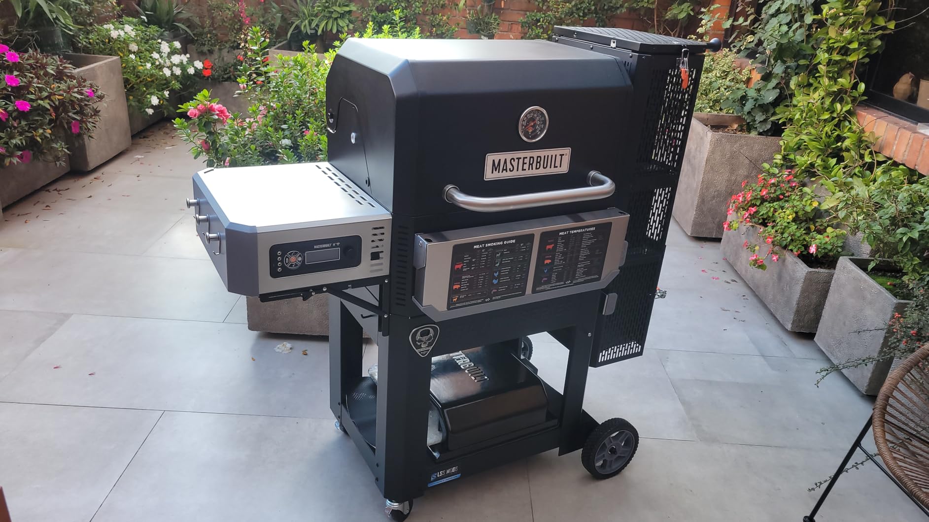 Masterbuilt Gravity Series 800 Smoker Grill - Charcoal Grill plus Griddle Insert, Digital Control, App Connectivity, 800 Cooking Square Inches customer photo 1