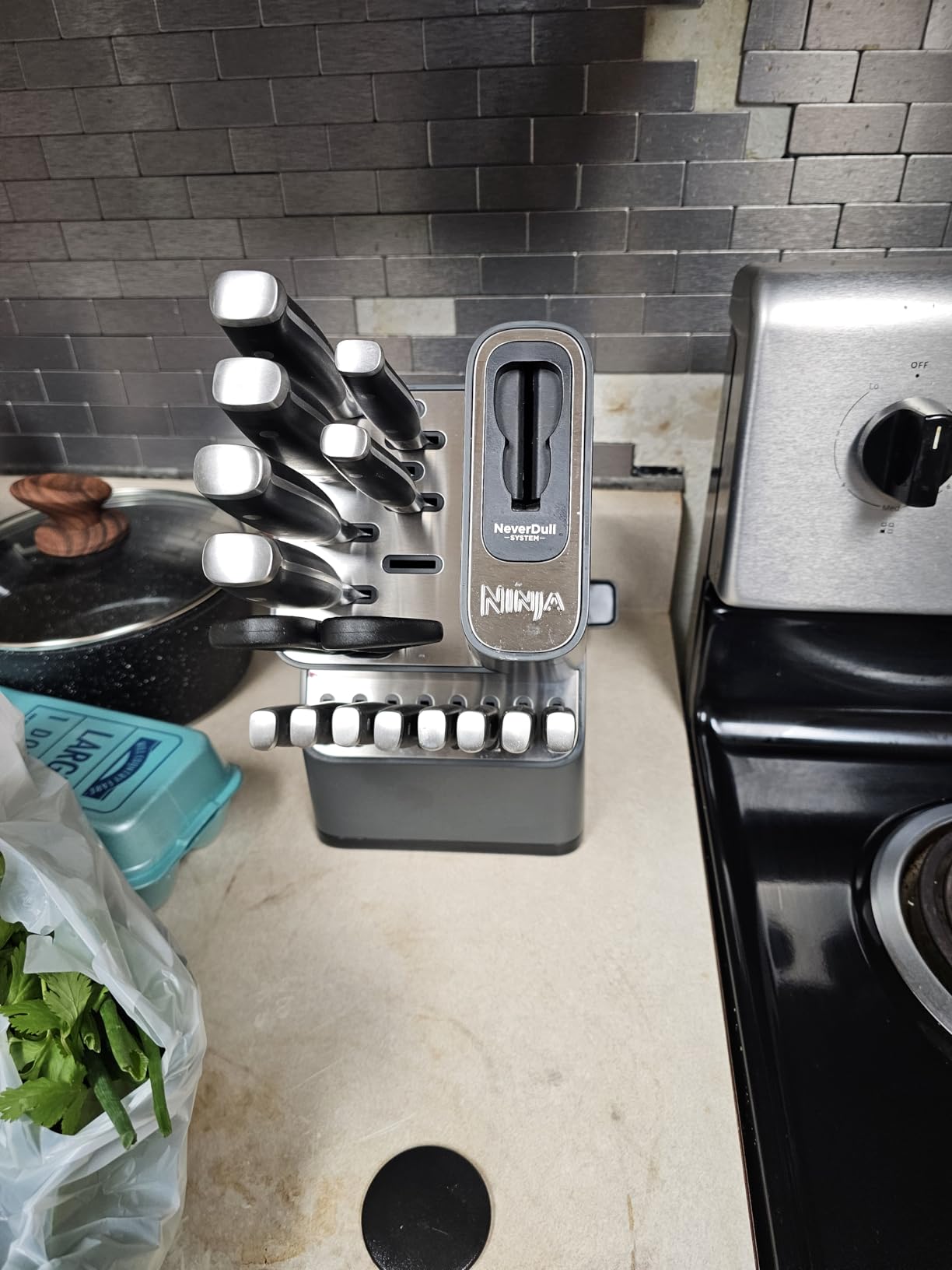 Ninja NeverDull 17-Pc Knife Block Set, Built-in Sharpener, Black, K32017 - Stays razor-sharp 10+ years, Rust-resistant German stainless steel blades customer photo 1