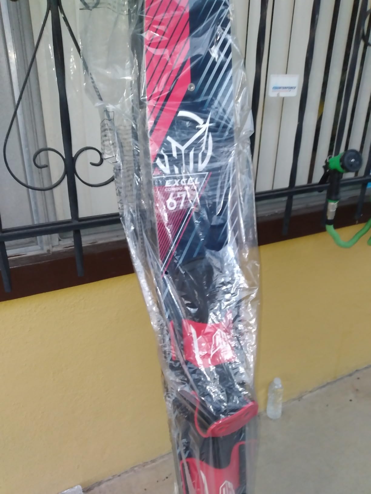 HO Sports Excel Combo Waterskis with Adjustable Horseshoe Bindings (140 lbs+), Red/Black customer photo 1