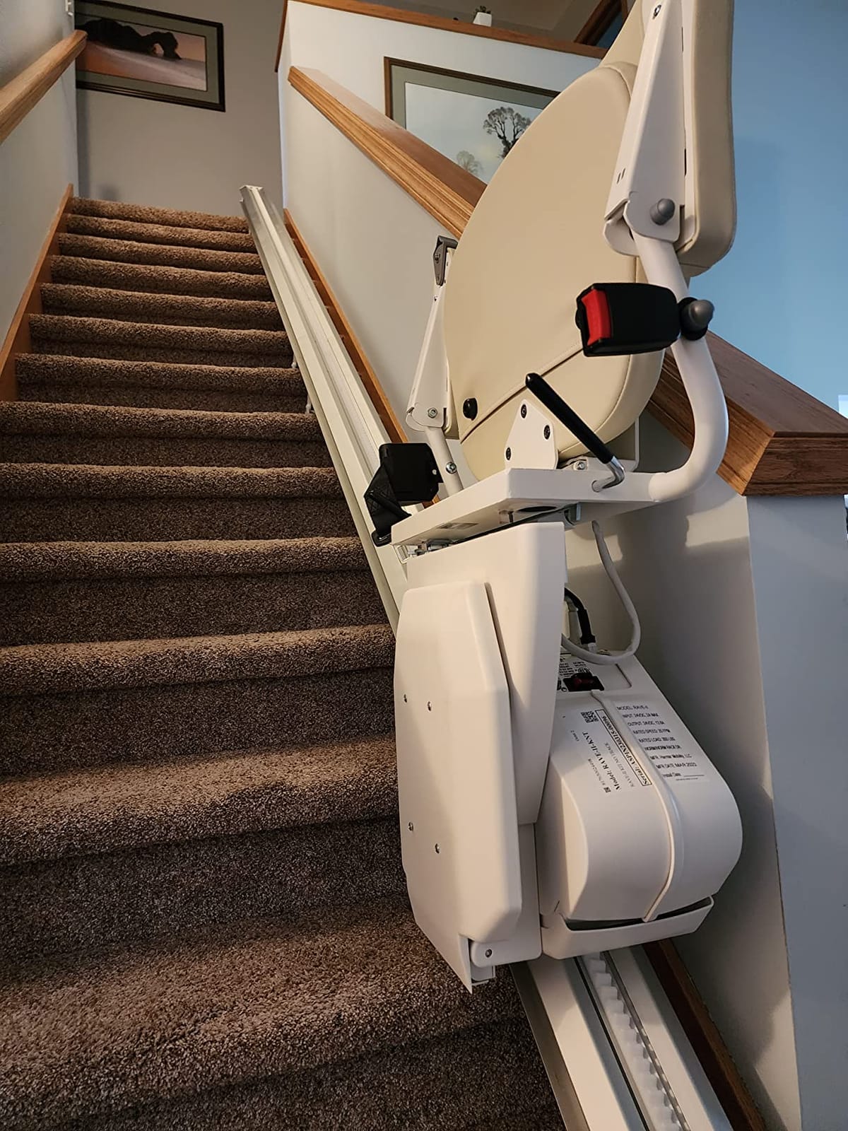 AmeriGlide Rave 2 Stair Lift for Seniors - DIY Self-Install Straight Stair Lift - Fits Most Straight Staircases - 350 lb Capacity - Battery Powered - Made in USA customer photo 2
