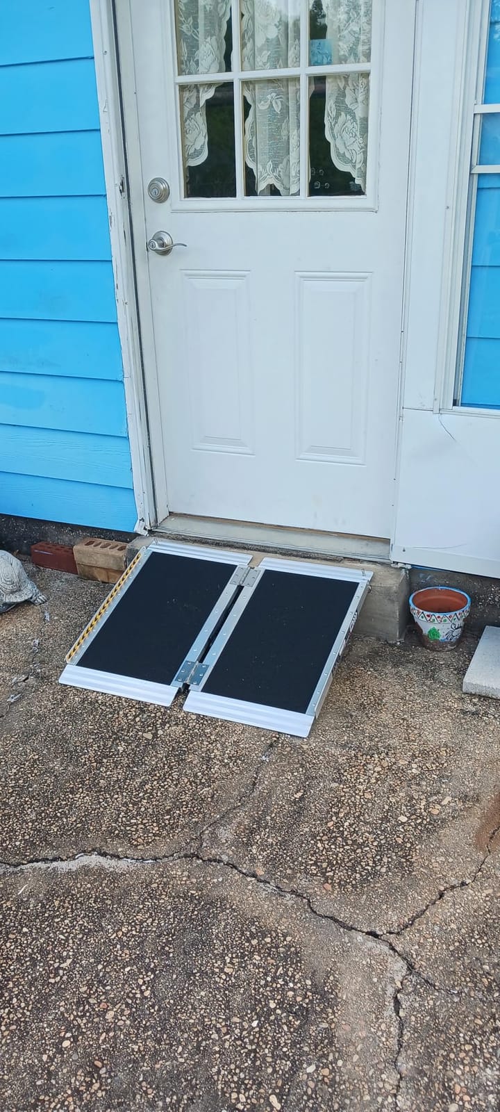 FACHNUO 8FT Portable Wheelchair Ramp for Home Steps, with Support Legs | 800LBS Capacity, Easy Storage, No Set Up, with Handle, Stable&Sturdy Aluminum Ramps for Electric Chairs/Doorways, Non-slip customer photo 2