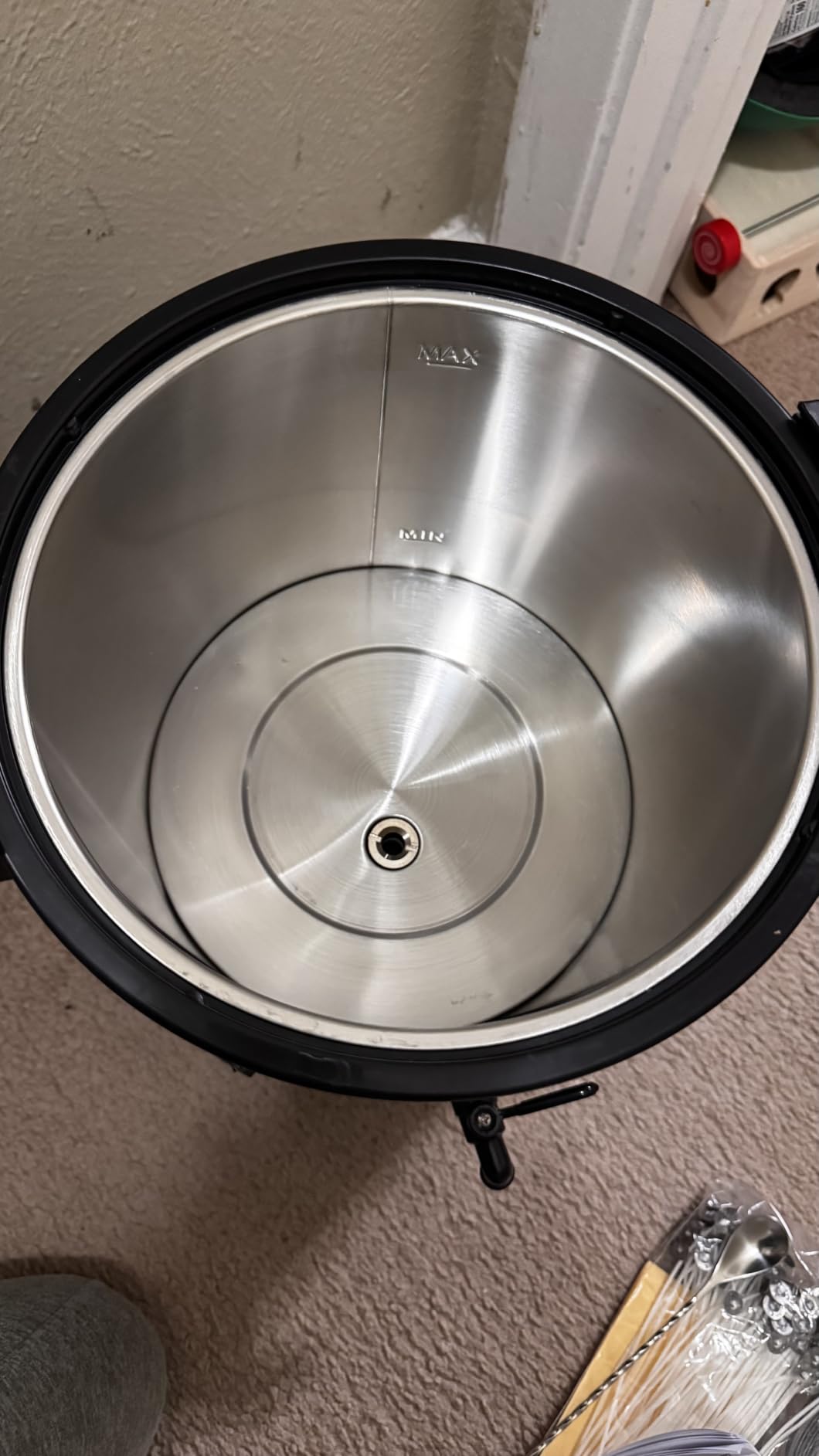 TOAUTO WMF-8L Large Wax Melter for Candle Making, Electric Wax Melting Container Holds 8L Melted Wax with Patented Heating Core Spout & Bottom Design for Commercial Candle Maker Use customer photo 1
