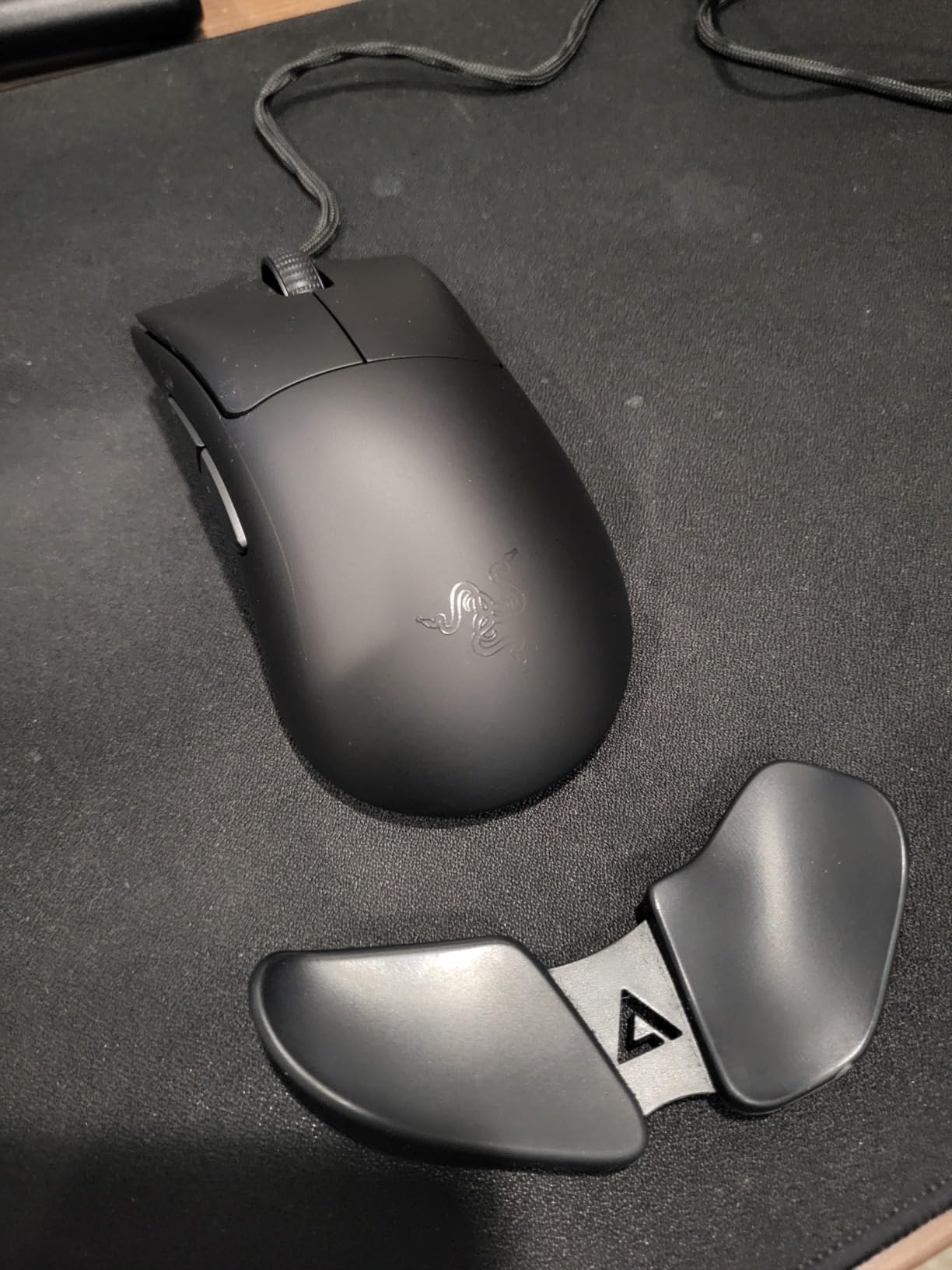 Razer DeathAdder V3 Wired Gaming Mouse: 59 g Ultra Lightweight - Focus Pro 30K Optical Sensor - Fast Switches Gen-3-8K Hz HyperPolling - 6 Programmable Buttons - Ergonomic - Speedflex Cable - Black customer photo 1