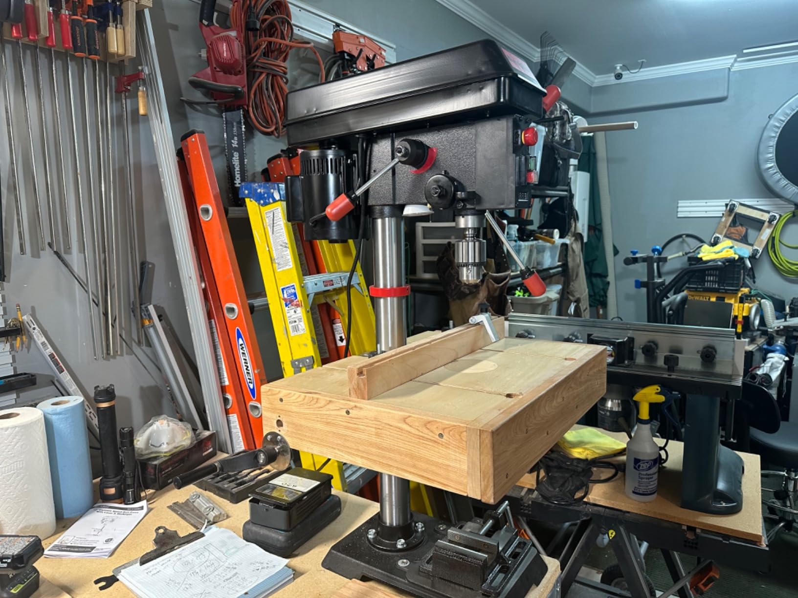BUCKTOOL 12-Inch Benchtop Drill Press, 580-3200 RPM, 6.2A 3/4 HP Motor with 2-Inch Spindle Travel and 1/32-5/8-Inch Keyed Chuck, 360°/45° Table, Class IIIA Laser and Work Light customer photo 2