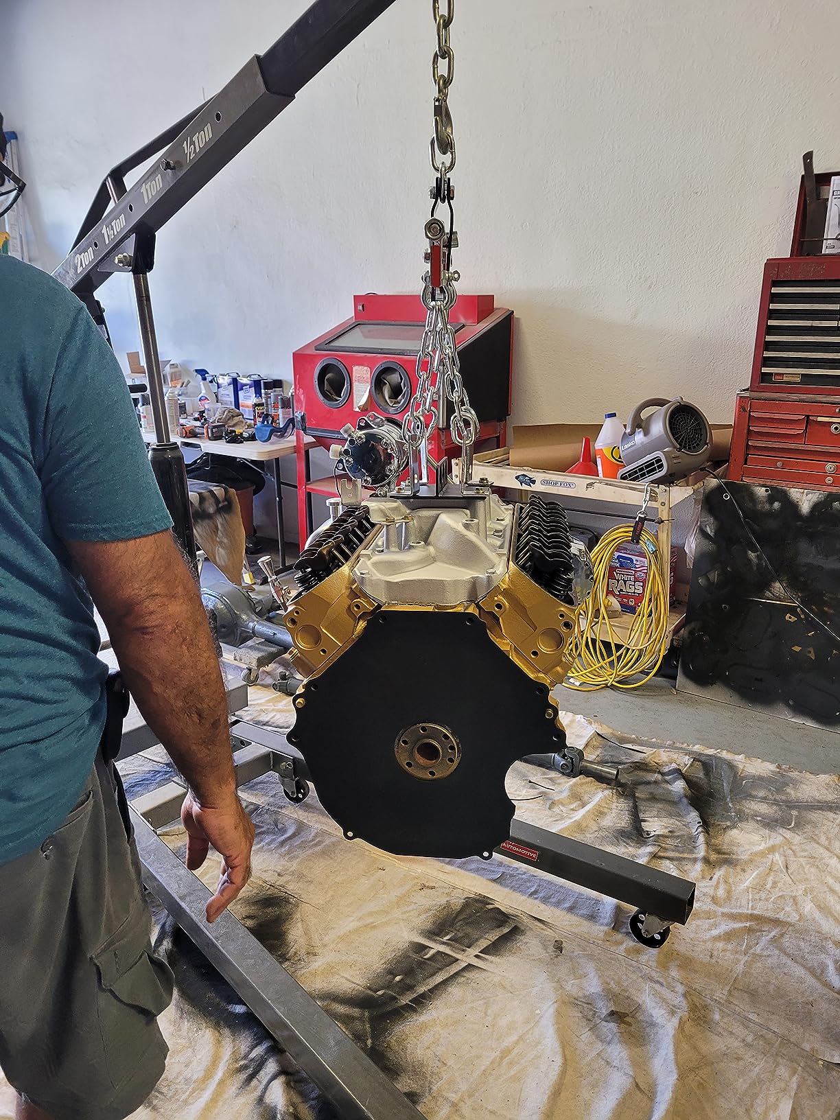 VEVOR Transmission Jack, 0.75 Ton/1660 lbs Capacity Hydraulic Telescopic Transmission Jack, 2-Stage Floor Jack Stand with Foot Pedal, 360 Swivel Wheel, Garage/Shop Lift Hoist, Red customer photo 1