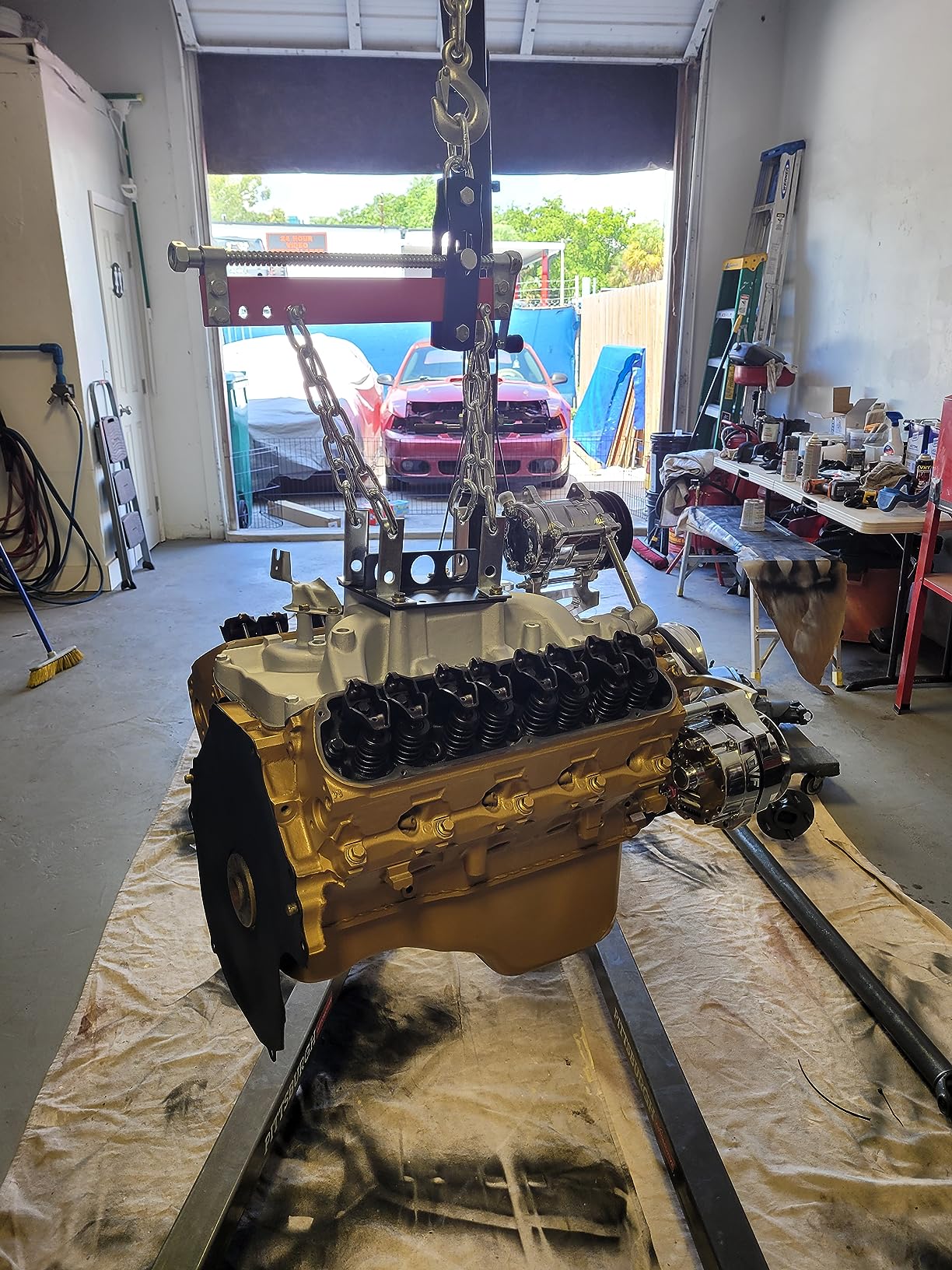 VEVOR Transmission Jack, 0.75 Ton/1660 lbs Capacity Hydraulic Telescopic Transmission Jack, 2-Stage Floor Jack Stand with Foot Pedal, 360 Swivel Wheel, Garage/Shop Lift Hoist, Red customer photo 2