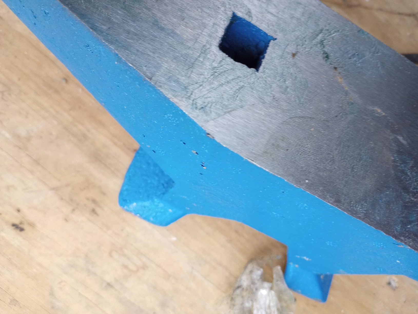 VEVOR Cast Steel Anvil, 22 Lbs(10kg) Double-Horn Anvil with Large Countertop and Stable Base, High Hardness Rugged Round Horn Anvil Blacksmith, for Bending, Shaping customer photo 2