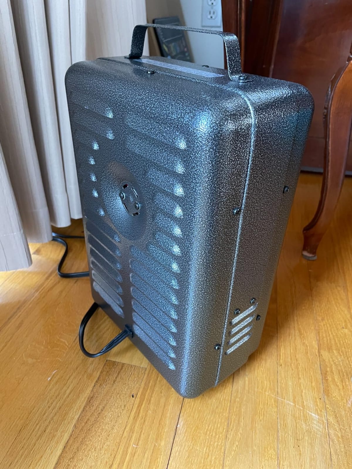 Shinic Space Heater,1500W Milkhouse Heater with Thermostat, Stay Cool Durable Metal Housing, Overheat protection, 3-Prong Plug, Tip-Over Auto Shut Off, Utility Heater for Garage, Bedroom, Greenhouse customer photo 1