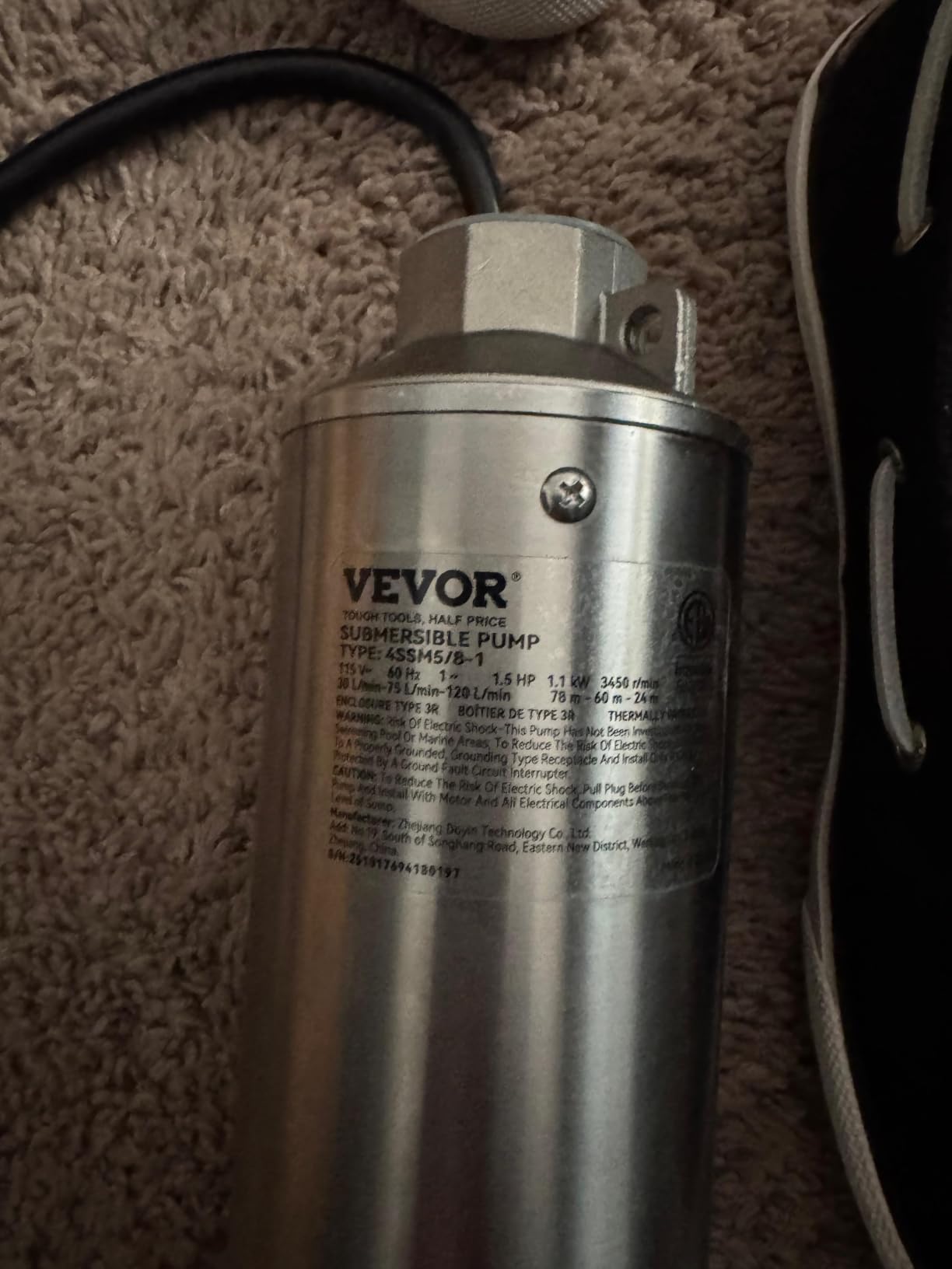 VEVOR Deep Well Submersible Pump 1.5 HP 115V/60Hz 37 GPM Flow 276 ft Head, 4