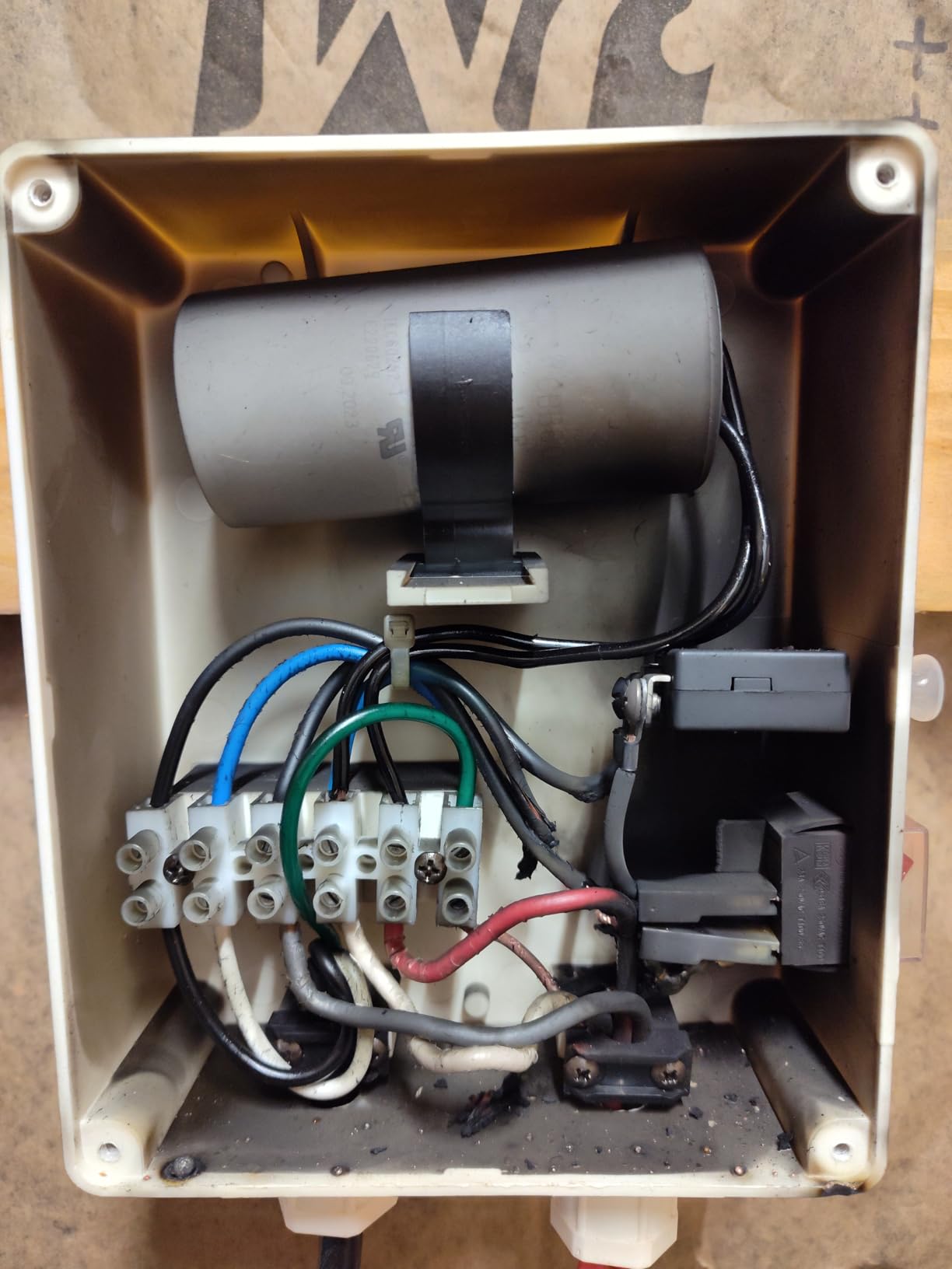 VEVOR Deep Well Submersible Pump 1.5 HP 115V/60Hz 37 GPM Flow 276 ft Head, 4