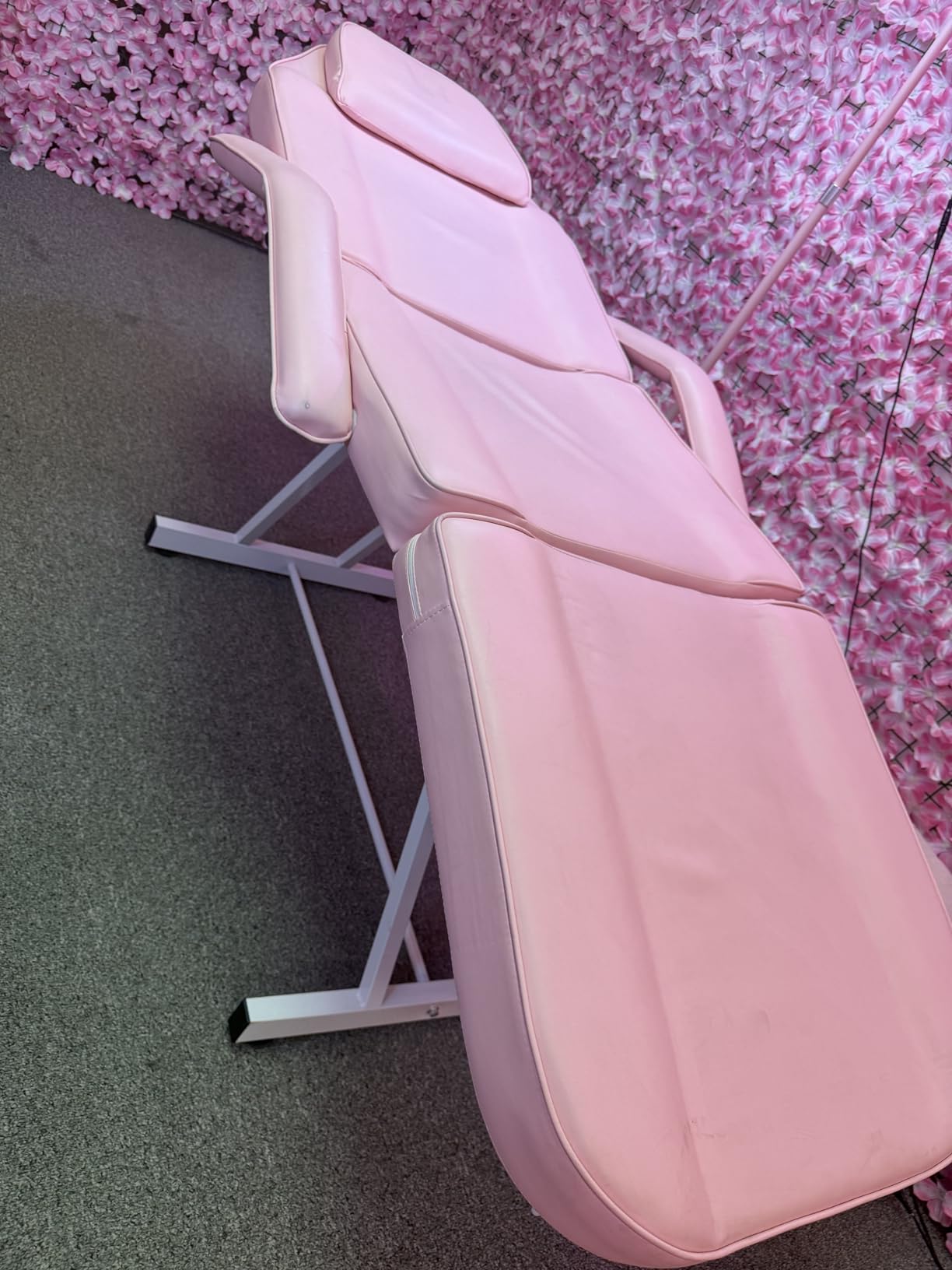 LOUVIXA Tattoo Chair, Adjustable Facial Chair 73 Inch Salon Bed with Hydraulic Stool for Professional Massage Beauty Spa (Black) customer photo 1
