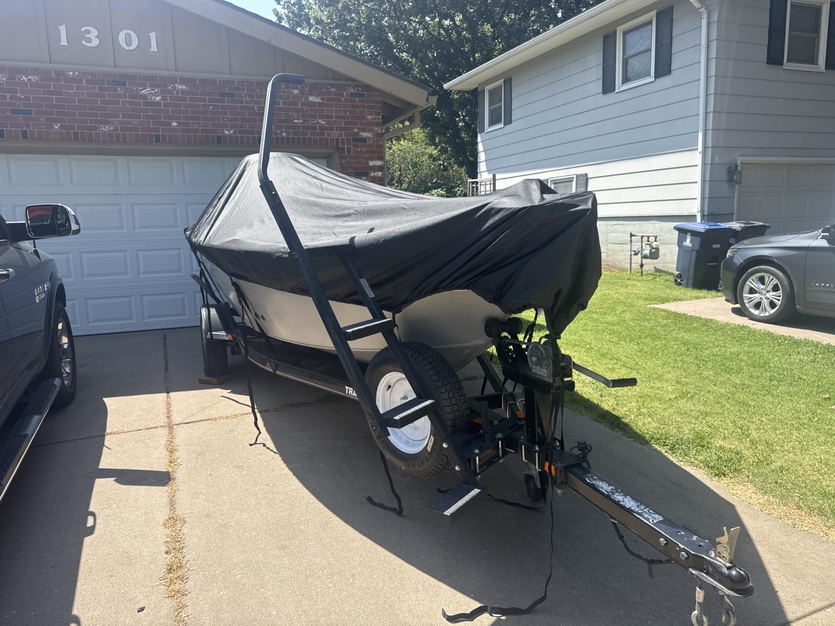 Boat Cover 16-18.5 ft, 1200D Waterproof V-Hull, Gray | Fits 16 foot 17ft 18 ft Bass Tracker Boat, Heavy Duty, UV & Tear-Resistant, Air Vents, 11 Straps & Motor Cover customer photo 1