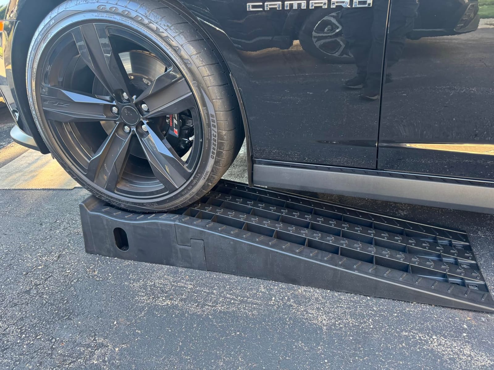 MaxxHaul 50709 Detachable Extendable Car Ramp Set, Portable Car Ramps With 3,250 lbs Maximum Weight Capacity Per Ramp 6,500 lbs Per Pair customer photo 1