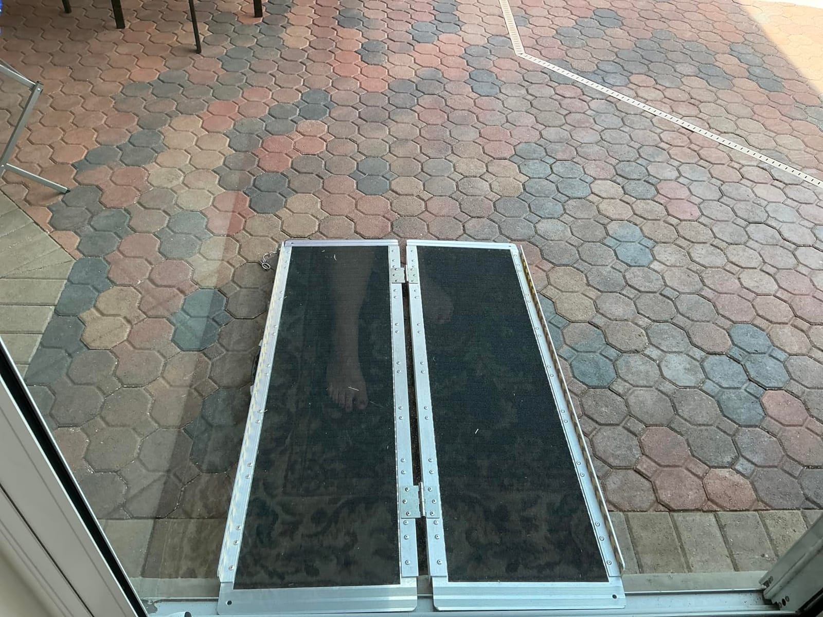 VNN Portable Wheelchair Ramp 6FT, Seamless Non-Slip Aluminum Ramps for Home Steps, Handicap Wheelchair Ramps for Home Steps customer photo 1