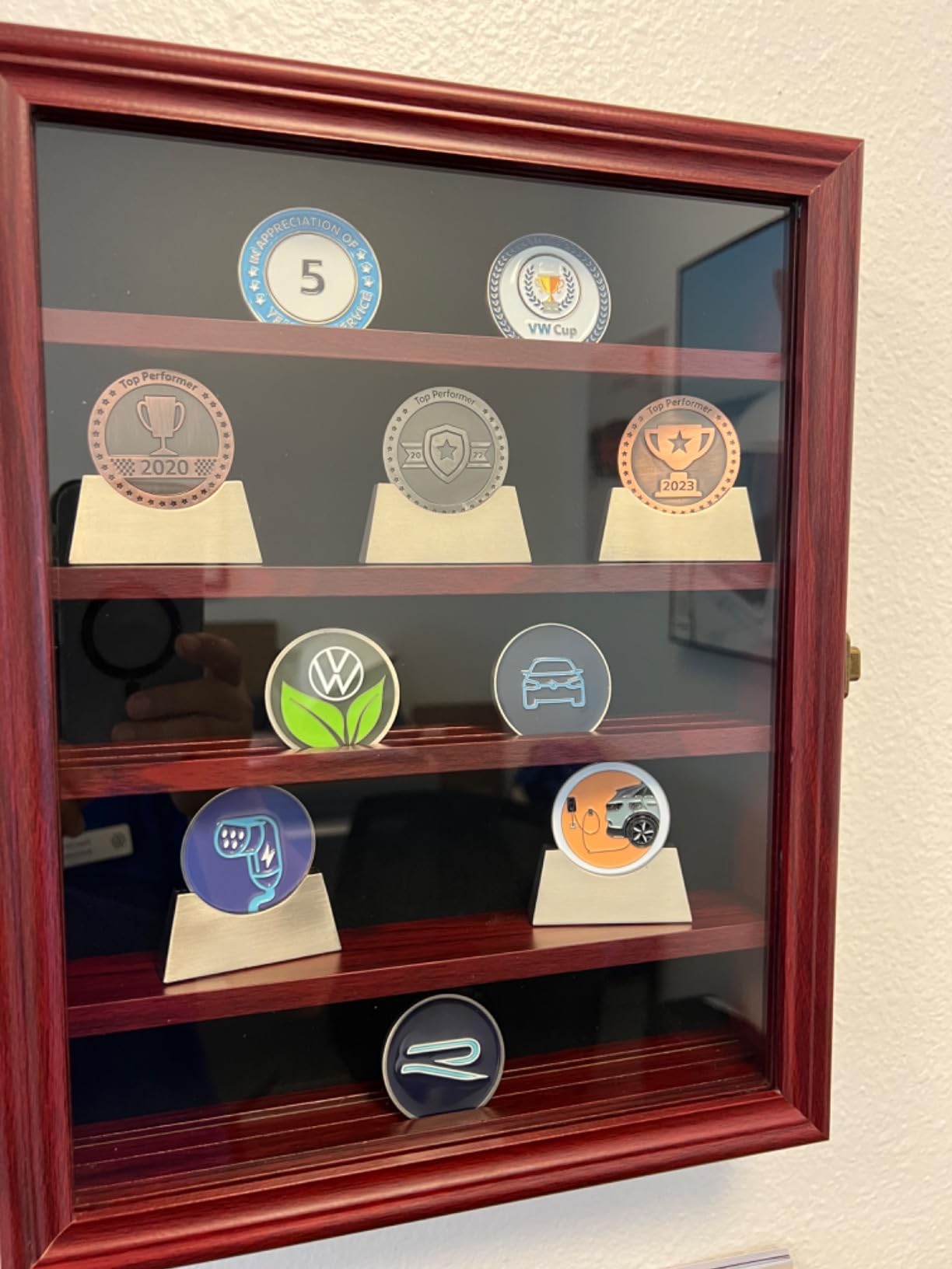 ASmileIndeep Military Challenge Coin Display Case Holder with HD Toughened Glass and Wall Mount, Wooden Coin Stand Rack with Removable 2 Grooves Shelves for Poker Chips Collectibles, Black customer photo 2