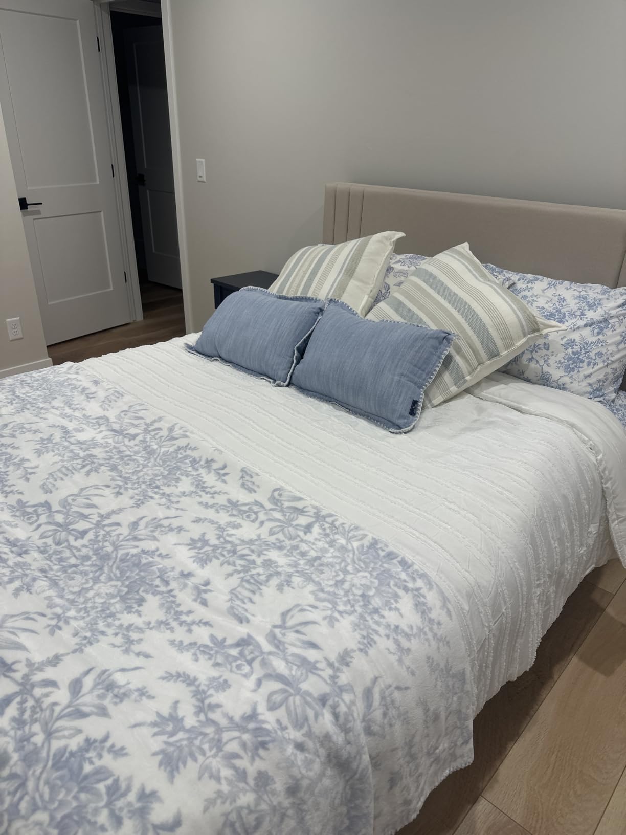 Gizoon Queen Bed Frame with Wingback Headboard, Upholstered Platform Bed, Wooden Slats, Noise-Free, Beige customer photo 1