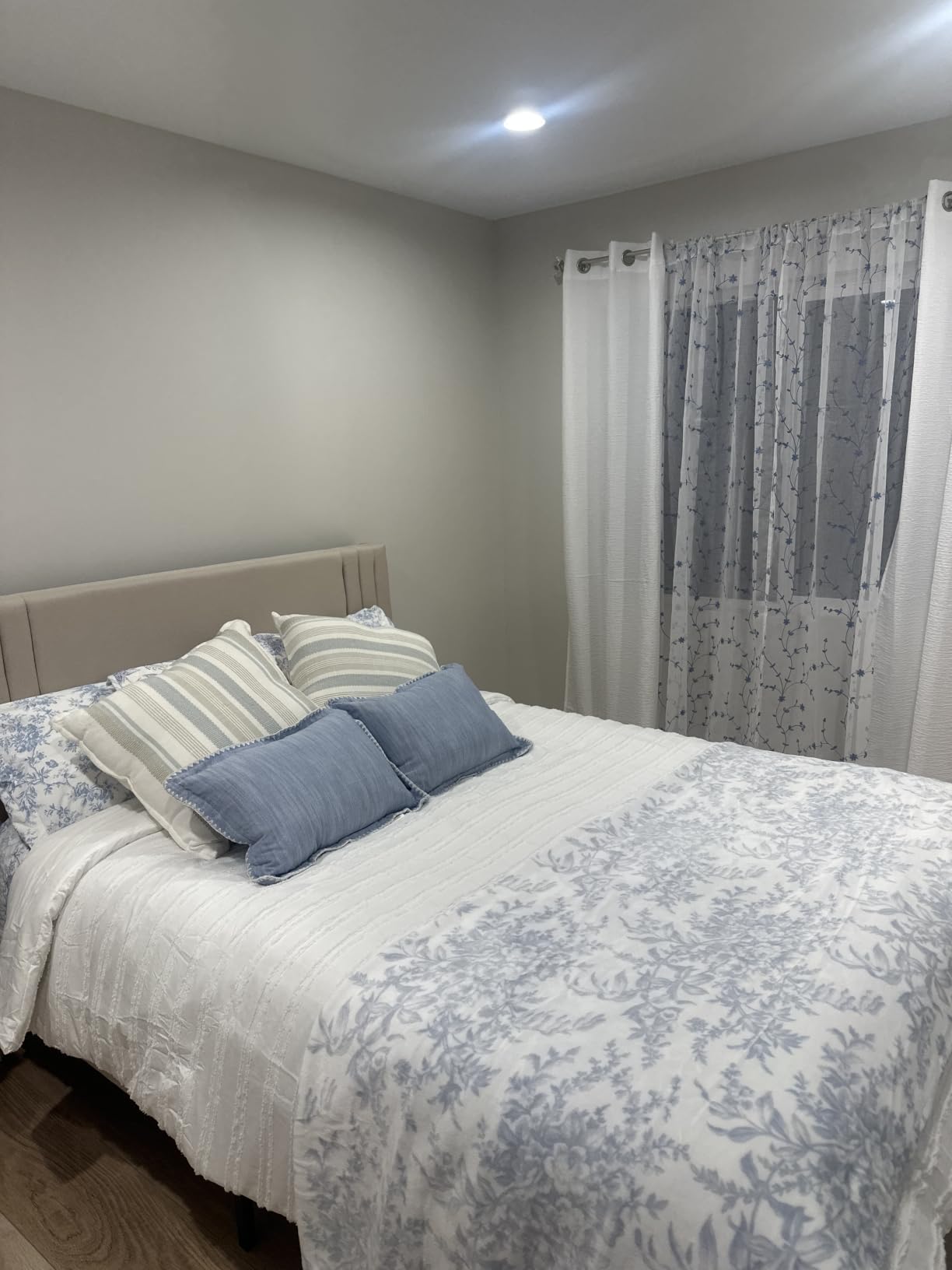 Gizoon Queen Bed Frame with Wingback Headboard, Upholstered Platform Bed, Wooden Slats, Noise-Free, Beige customer photo 2