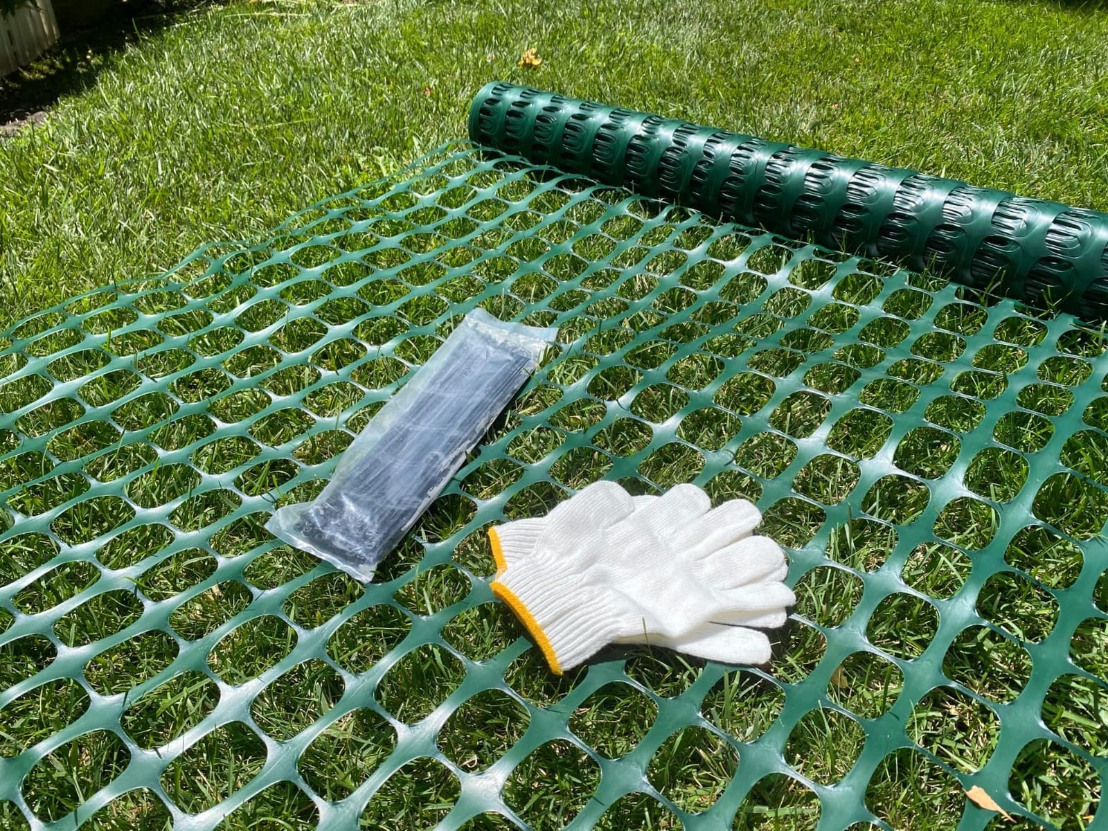 4'x100' Plastic Mesh Fence for Garden with 100 Zip Ties, Green | Reusable HDPE mesh fence, temporary outdoor barrier for yards, construction, snow fencing, poultry & deer, easy to install customer photo 2