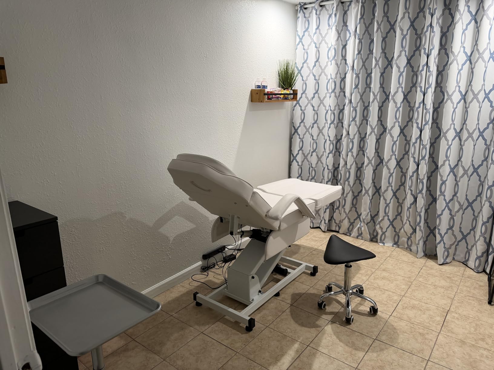 BarberPub 3-Motor Electric Tattoo Chair Salon Massage Facial Bed Black 2751 | Height 25.2-37 in, 480 lbs, PVC leather, 3 motor electric remote, esthetician salon spa massage tattoo facial adjustable bed customer photo 1