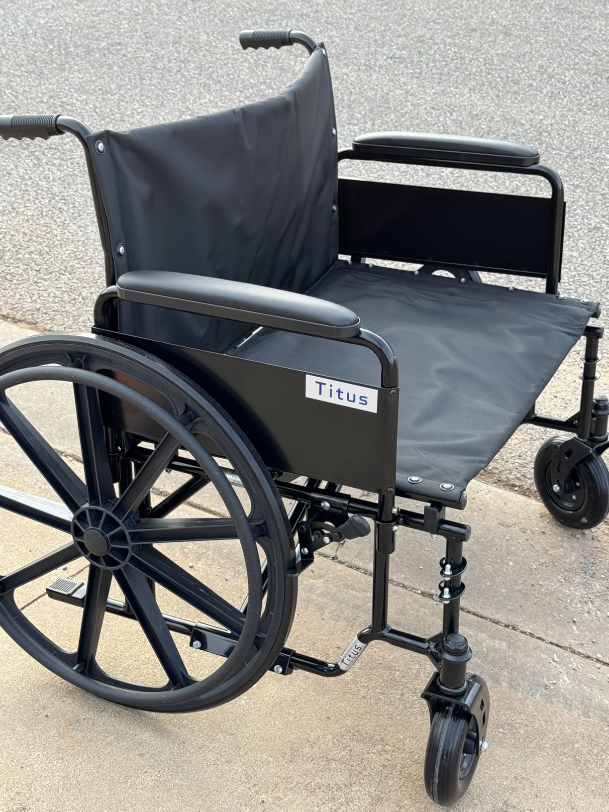 Heavy Duty Bariatric Wheelchair for Adults - Removable Full Arms and Elevated Leg Rests - 500lb Capacity - 26