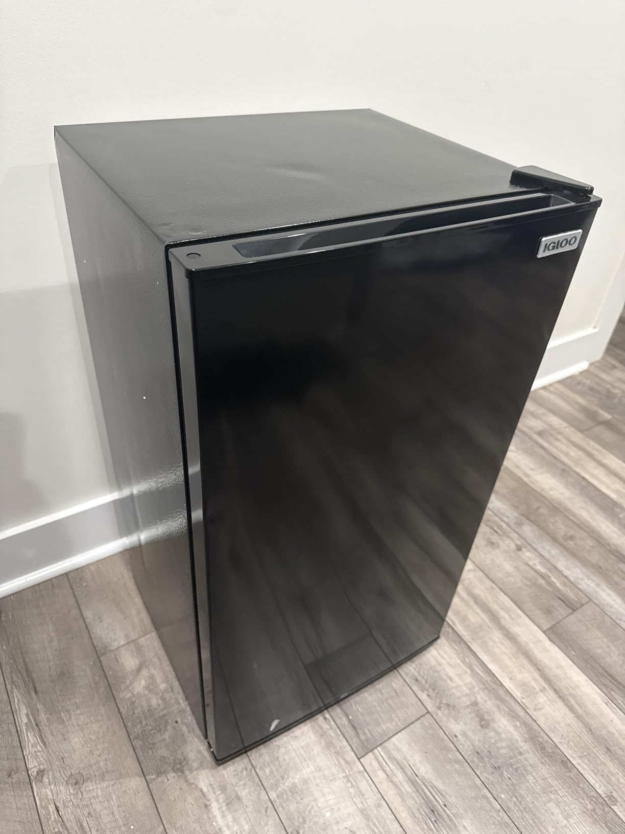 Igloo 3.2 Cu.Ft. Mini Fridge with Freezer - Single Door Compact Refrigerator with Glass Shelves for Homes, Dorms & Offices - Keep Snacks, Drinks & Frozen Foods Cool with Temperature Control Mini Fridge customer photo 2