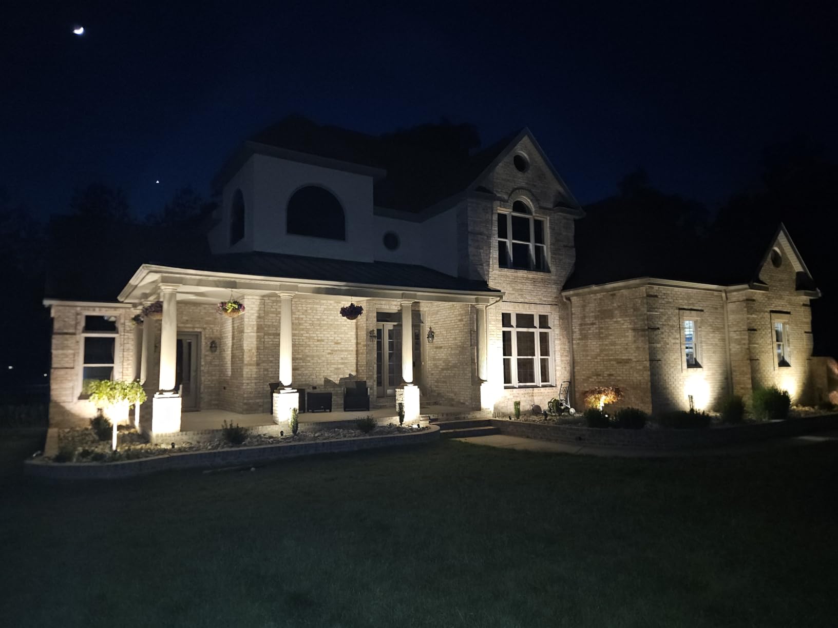 SUNVIE Low Voltage Landscape Lights with 300W Transformer, 12PCS | 12-24V LED Landscape Lighting Kit 3000K Waterproof Aluminum Spotlights with Connectors customer photo 2