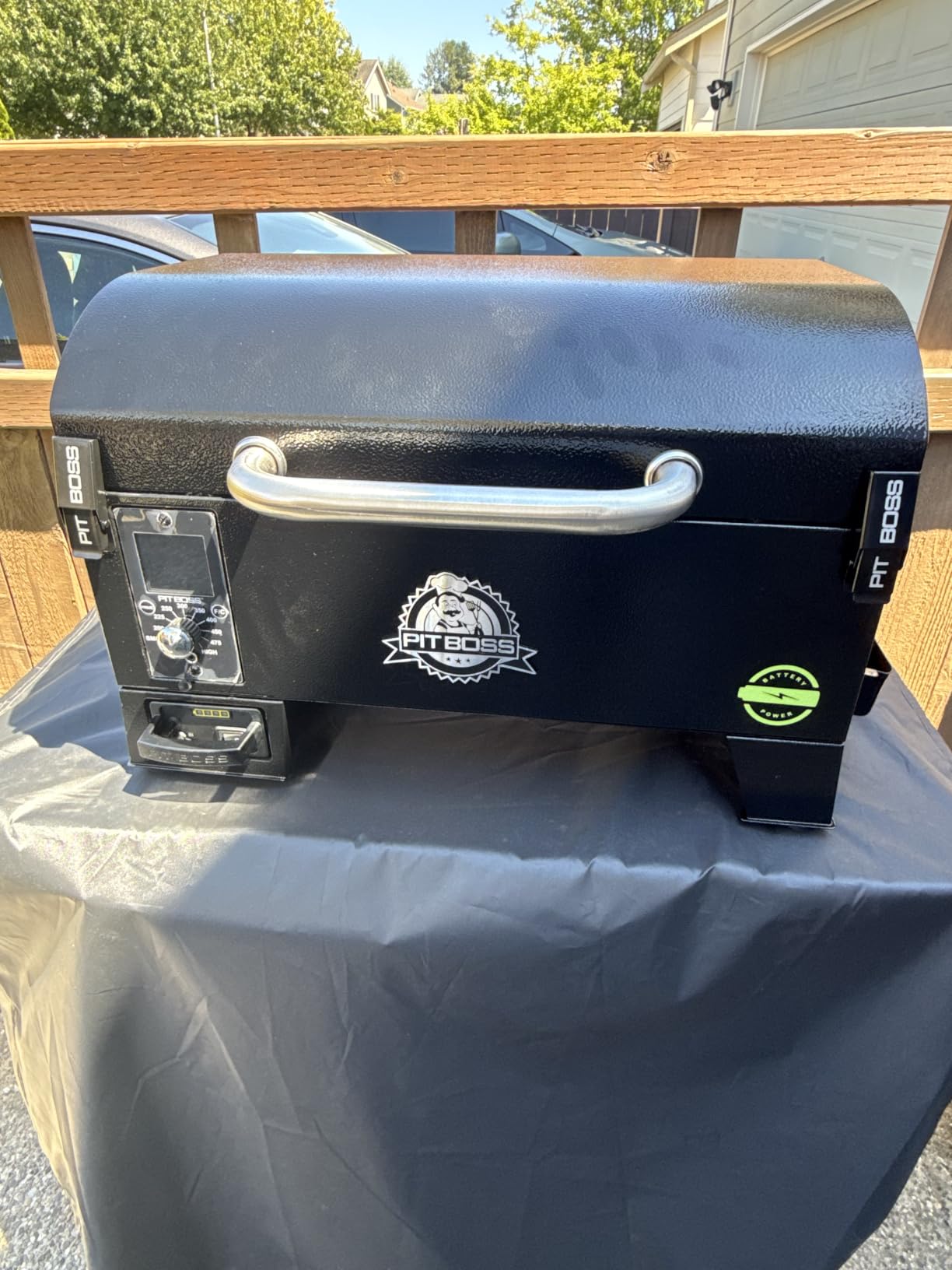 Pit Boss 150 Battery Powered Wood Pellet Grill & Smoker with Flame Broiler 256-Sq. In. Cooking Space, 180°F to 500°F Temperature Range, 7 lb. Pellet Hopper, for Tailgating, Camping, or Travel, Black customer photo 1