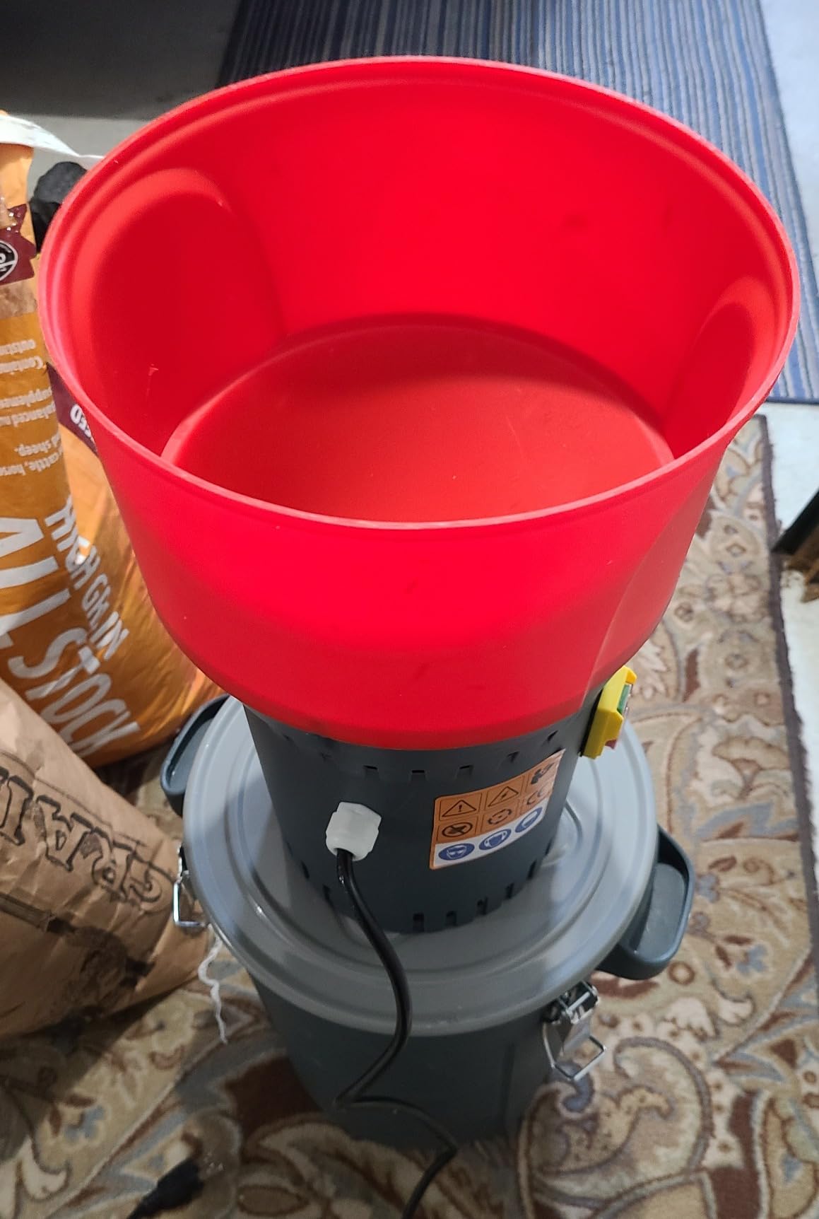 15.8 Gallon Electric Corn Grinder Mill for Chicken Feed, Grain Mill Grinder with 7 Screens, Heavy Duty Feed Grinder for Corn, Wheat, Rice, Soybeans, Livestock Feed, Farm & Homestead Use customer photo 1