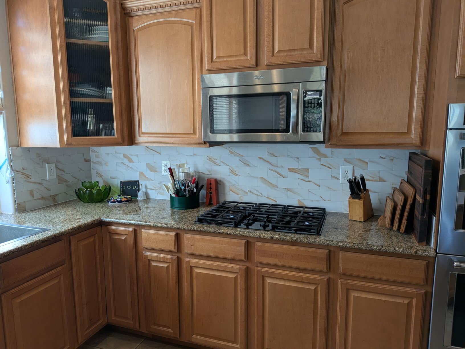AULIGET 100 Piece Black Slate Peel and Stick Backsplash Wall Tiles, 3 x 6 PVC Faux Stone customer photo 1