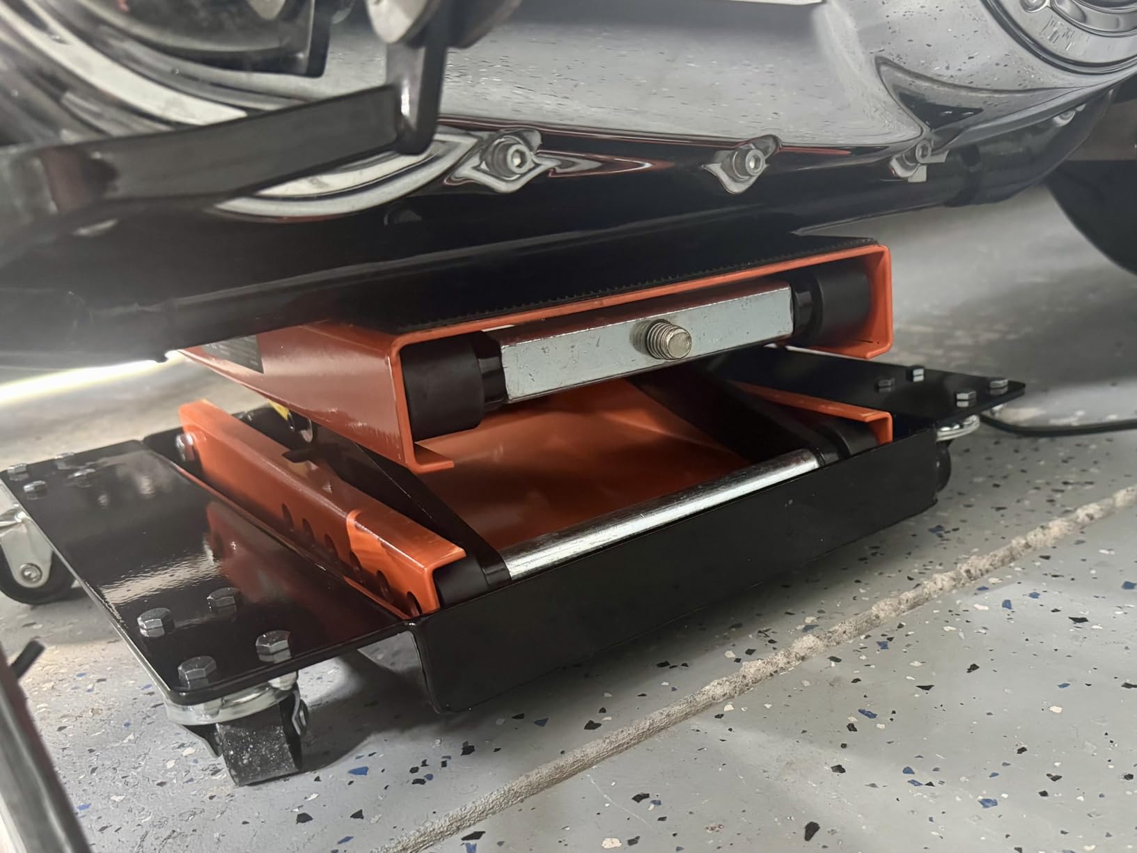 VEVOR Hydraulic Motorcycle Lift Table, 350 lbs Capacity Motorcycle Scissor Jack Lift with Wide Deck, J-Hooks, 4 Wheels, Hydraulic Foot-Operated Jack Stand for ATV Dirt Bikes customer photo 2