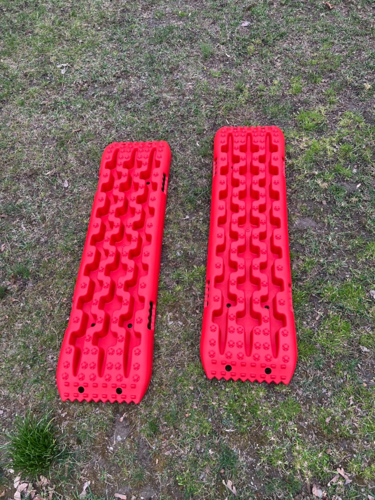 Recovery Traction Boards, Offroad Tracks Board, Traction Tire Ladder, 4WD Traction Mats for Sand, Mud & Snow (41in, Red) customer photo 1