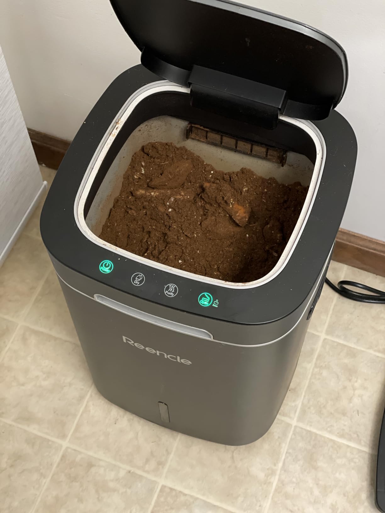Reencle Prime Electric Composter - 14L Kitchen Composter, Decomposes Up to 2.2 lbs Food Waste Daily, Odorless Indoor Composting with Whisper-Quiet Technology & Rapid Decomposition (Silver) customer photo 1