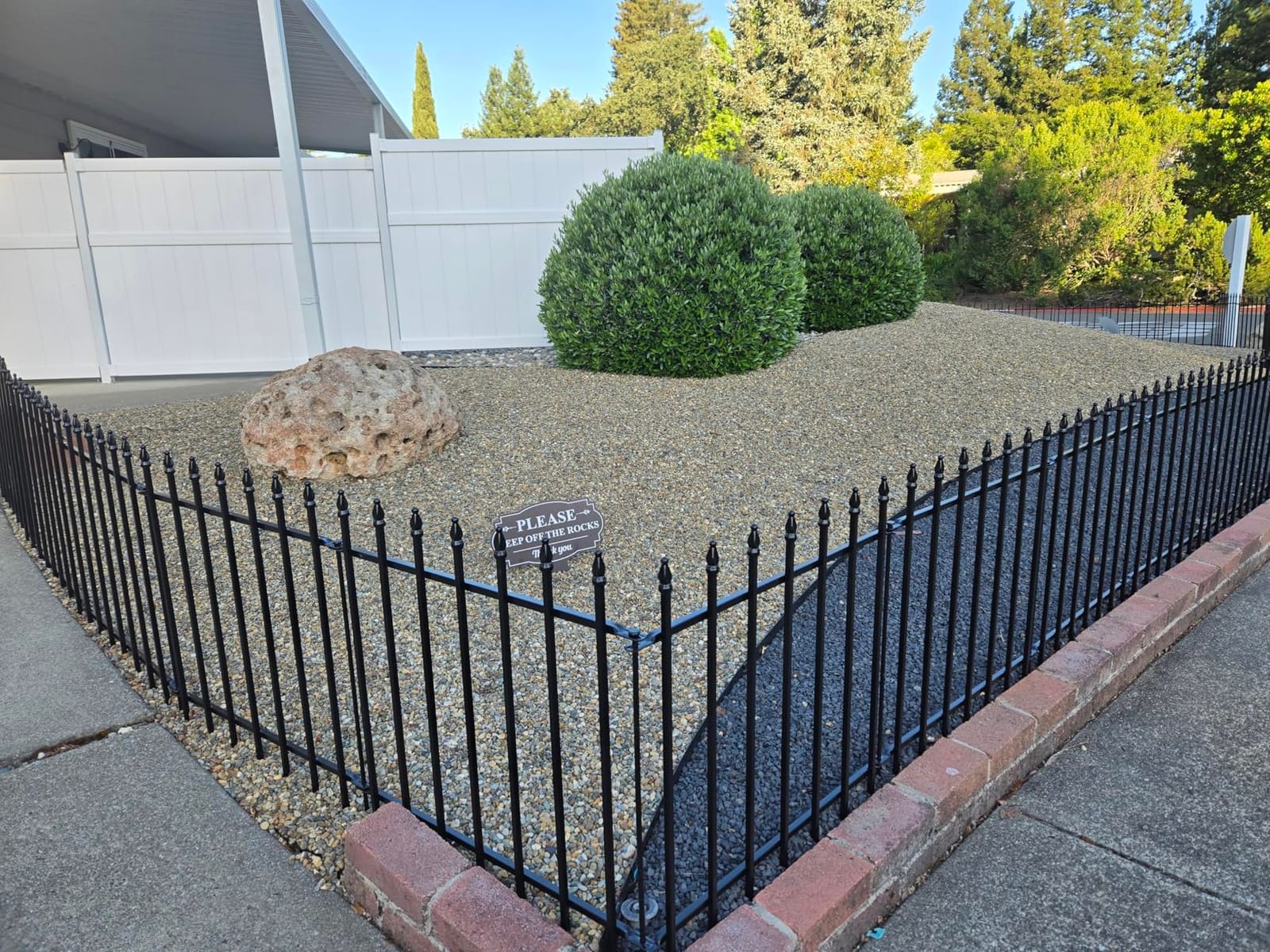 Decorative Metal Garden Fence 36
