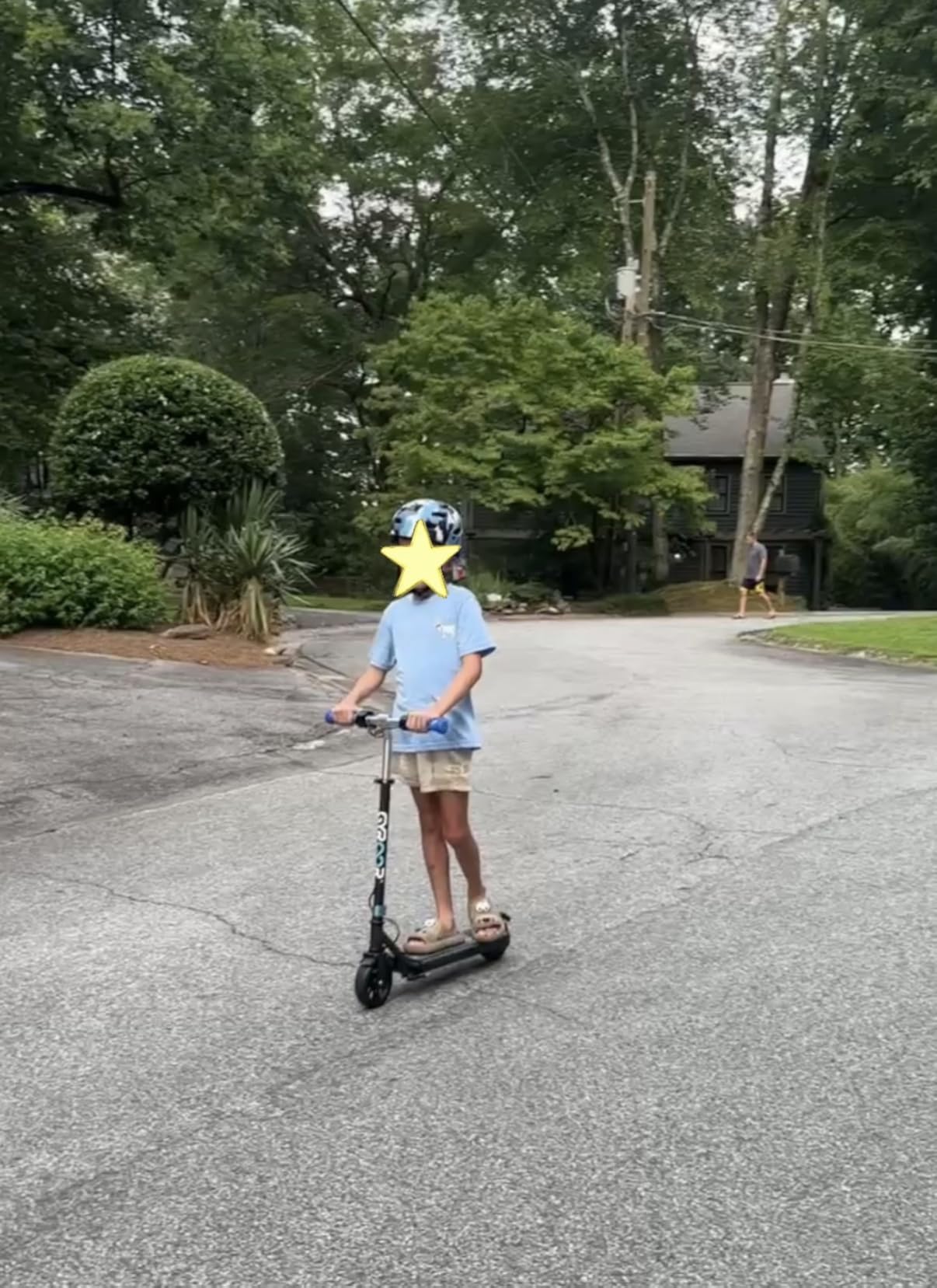 Gyroor H30 Max Electric Scooter for Kids Ages 6-12, 150W Powerful Motor, Bluetooth Music, Dual Brake System, Adjustable Height and Speed, Best Gifts for Kids customer photo 2