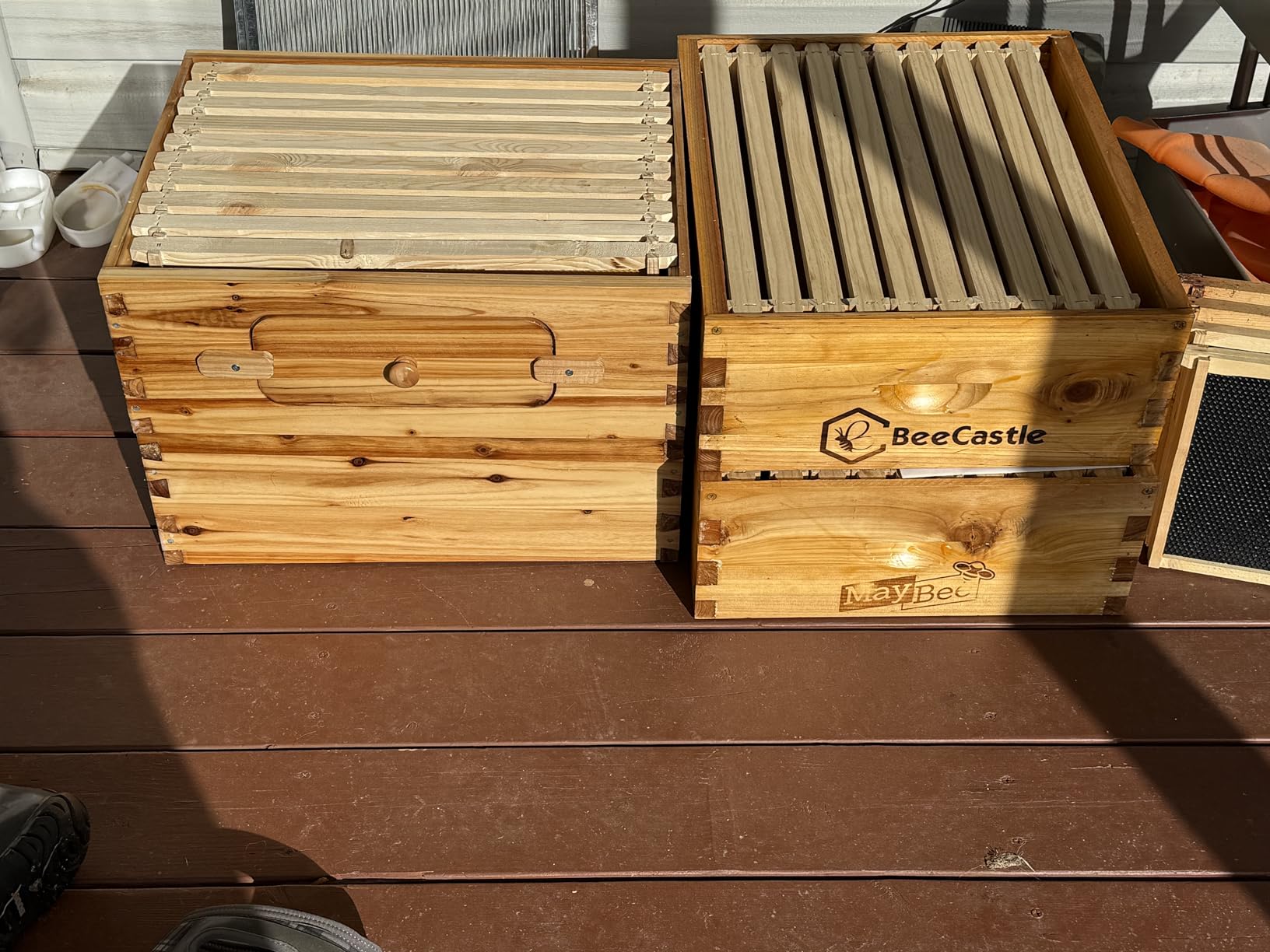 VEVOR 10 Frame Bee Hive, Beeswax Coated Fir Wood, Bee Hives Starter Kit, 2 Deep + 2 Medium Bee Boxes Langstroth Beehive Kit, Transparent Acrylic Windows with Foundations for Beginners Pro Beekeepers customer photo 2
