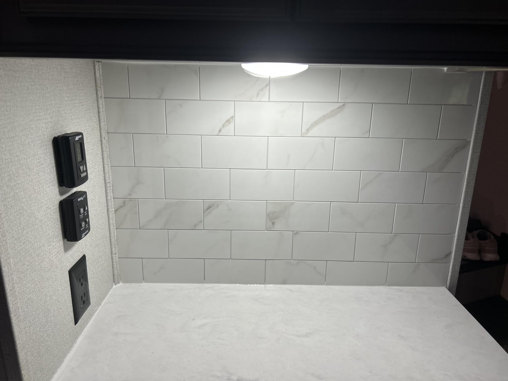 Vamos Tile 100-Piece Glossy Dolomite White Peel and Stick Backsplash Tile, 3 x 6 PVC Subway Tile customer photo 1