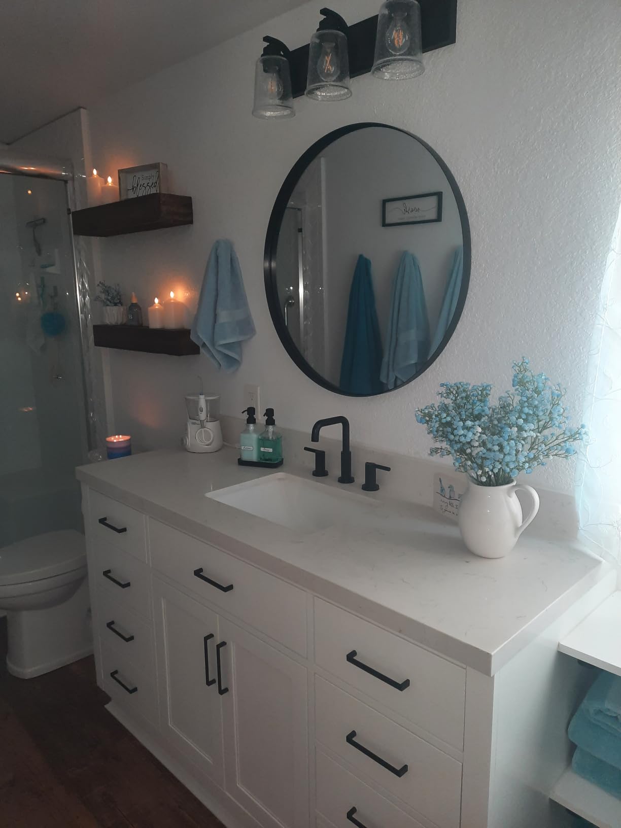 Vanity Carrara White Quartz Sidesplash customer photo 1