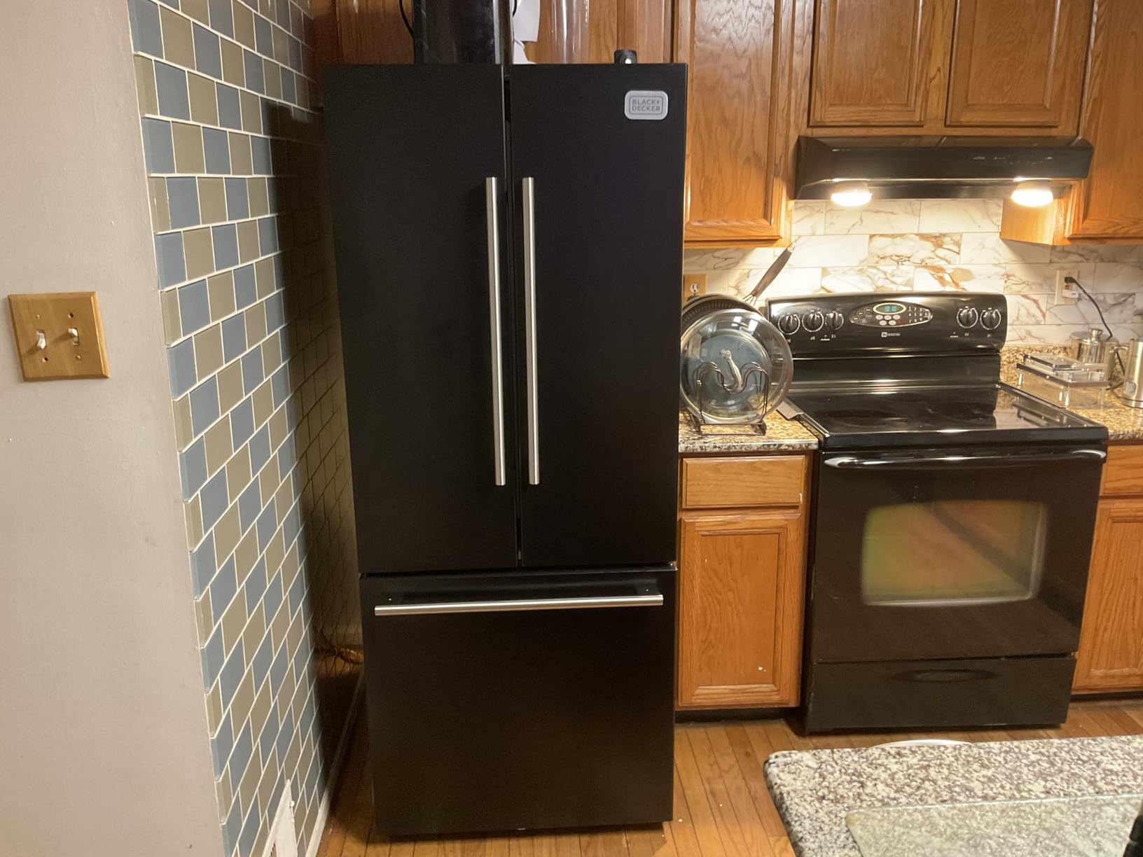 BLACK+DECKER 18 Cu. Ft. French Door Refrigerator, Built-in Ice Maker, Black | Full Size Refrigerator with Bottom Mount Freezer Drawer, Frost Free, ENERGY STAR Certified, Auto Defrost customer photo 1