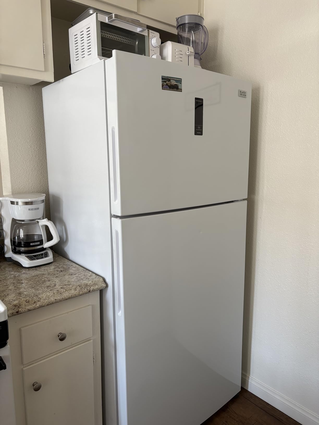 BLACK+DECKER 16.4 Cu. Ft. Top Mount Refrigerator, BR1640KW, White | 2 Door Fridge with Top Freezer and Separate Temperature Controls, Auto Defrost, Full Size for Homes and Apartments customer photo 1