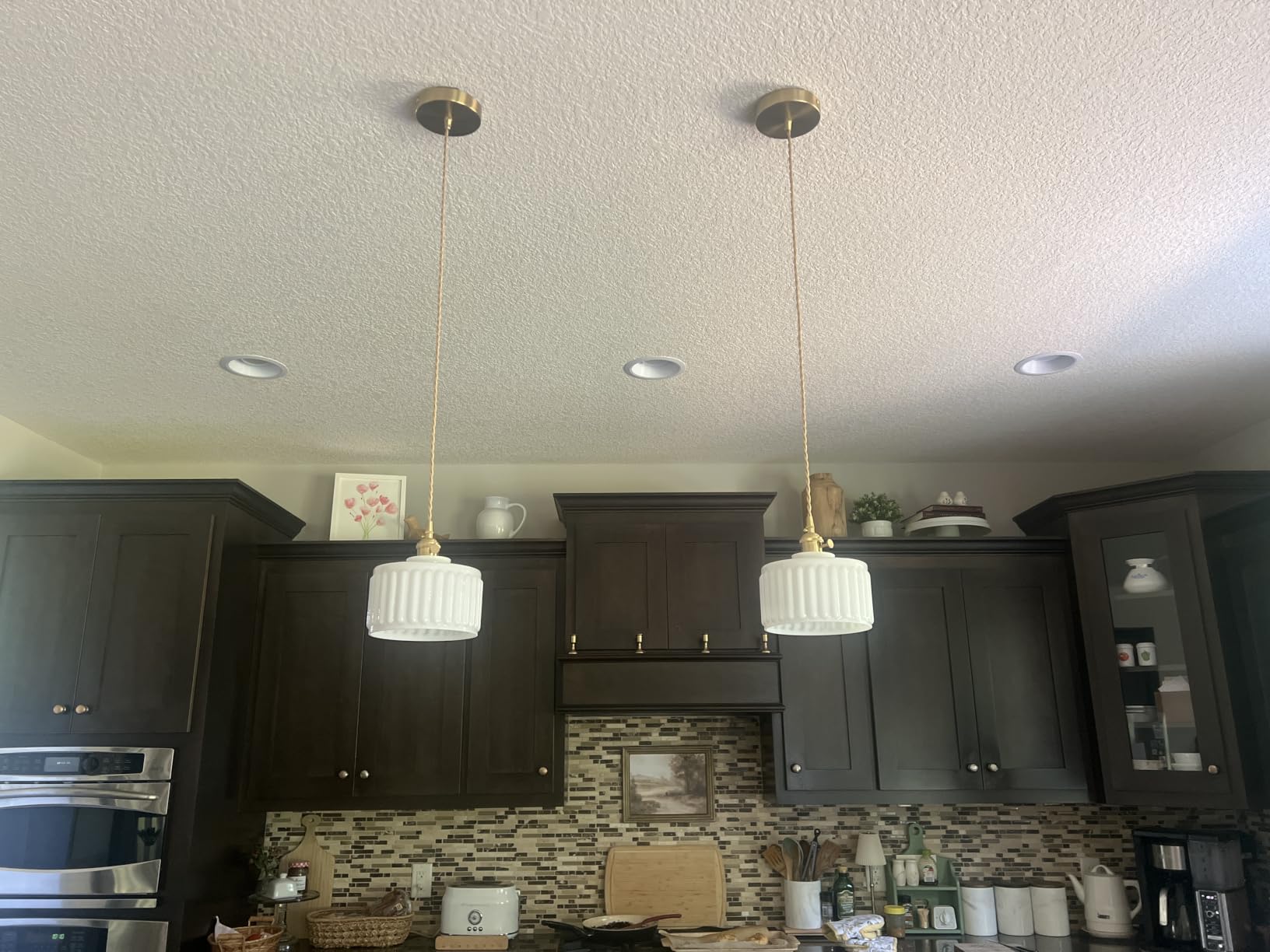 Shenmoyl Pendant Light 2 Pack with Clear Striped Glass Lmapshade, Brass Vintage Pendant Light Adjustable Hanging Light for Kitchen Island Dining Room Hallway customer photo 1