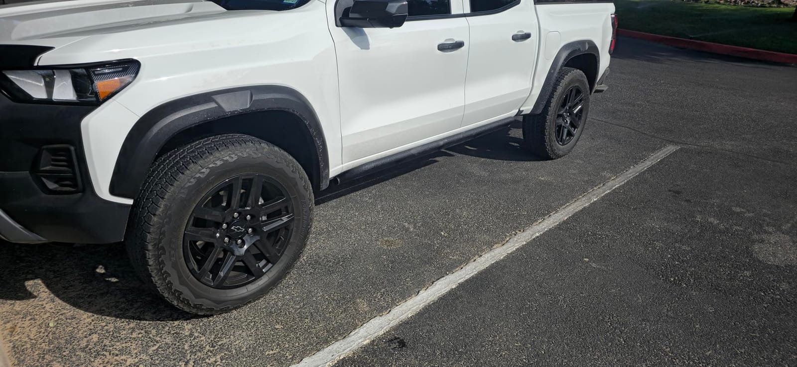 Hooke Road Rock Sliders Rocker Gurad Nerf Bars for 2015-2026 Chevy Colorado & GMC Canyon Crew Cab Pickup, Textured Black Steel Tubing Running Boards customer photo 2