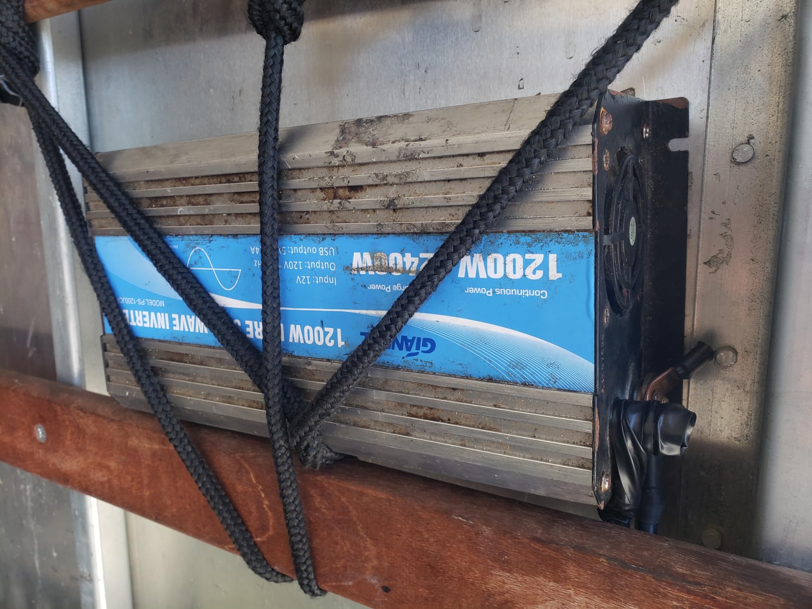 GIANDEL 4000W Pure Sine Wave Power Inverter 12V to 120V AC,7000W Surge,Compatible with All 12V Batteries,Dual Remote Control,UL Listed GFCI Outlets,FCC Approved for RV Campers Off-Grid Solar Systems customer photo 1