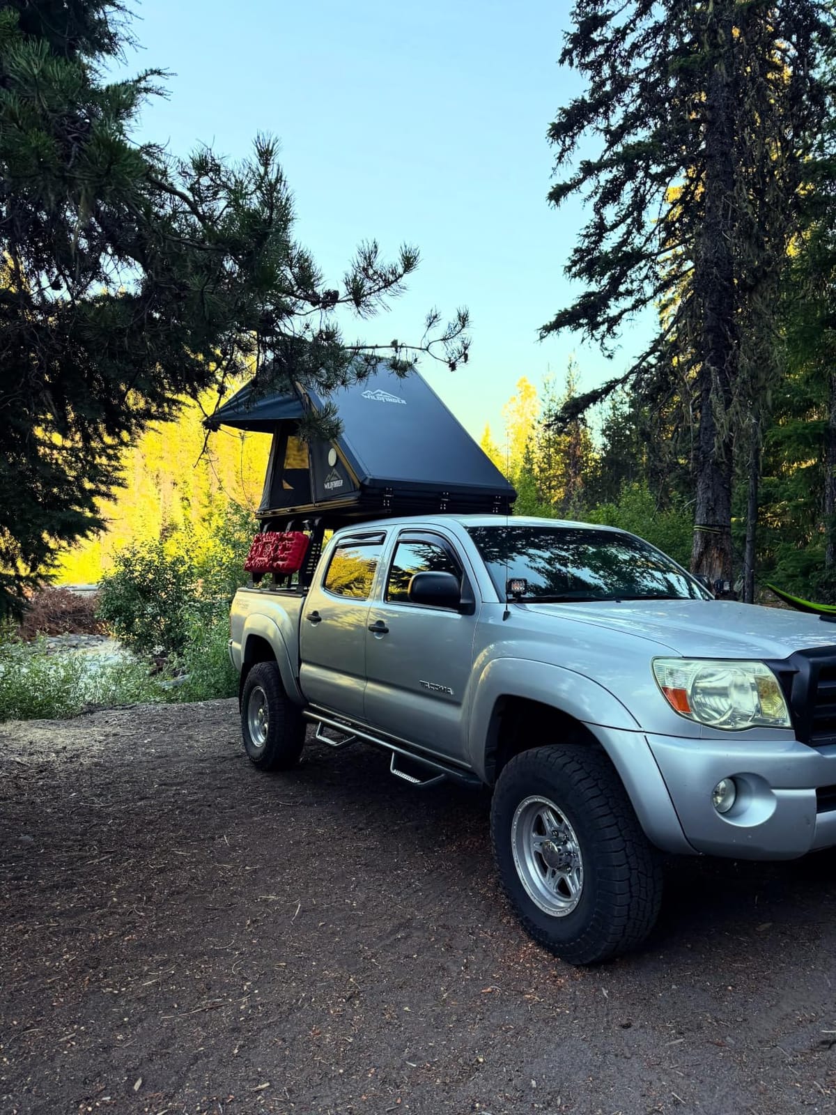 WildFinder Rooftop Tent, Hard Shell Roof Top Tent for Jeep SUV Truck Van | Aluminum Pop Up Roof Tent with LED Light Strip, Camping Car Roof Tent for 2-3 Person customer photo 2