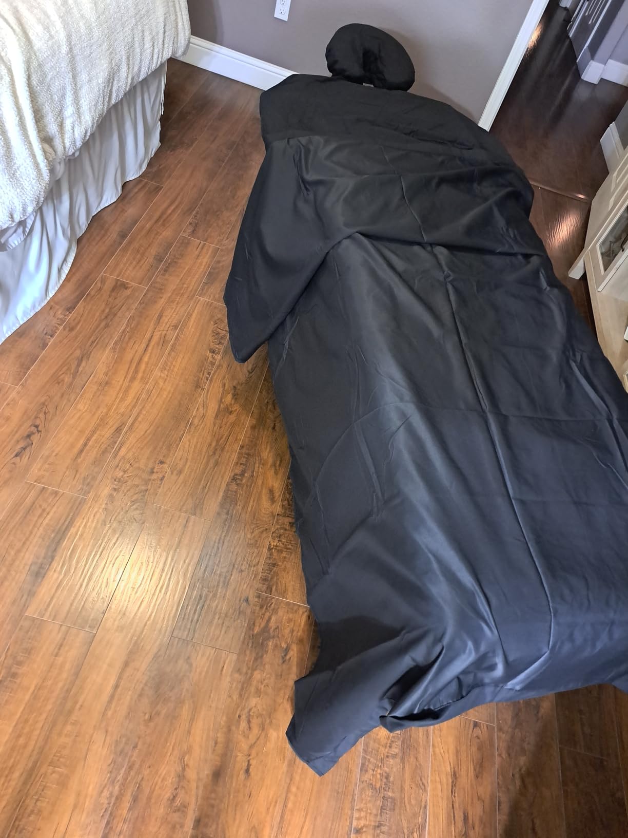 Yaheetech 84x28in Portable Massage Table Folding Adjustable Lash Bed, Cream customer photo 2