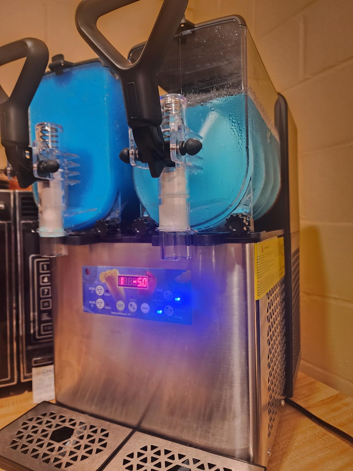 30L 8 Gal Commercial Margarita & Slushy Machine,1100W 110V Frozen Drink Maker Smoothie Machine for Bar,Electric Large Slushie Machine with Self-cleaning Mode,For Alcohol Beverage Cocktail Juice customer photo 2