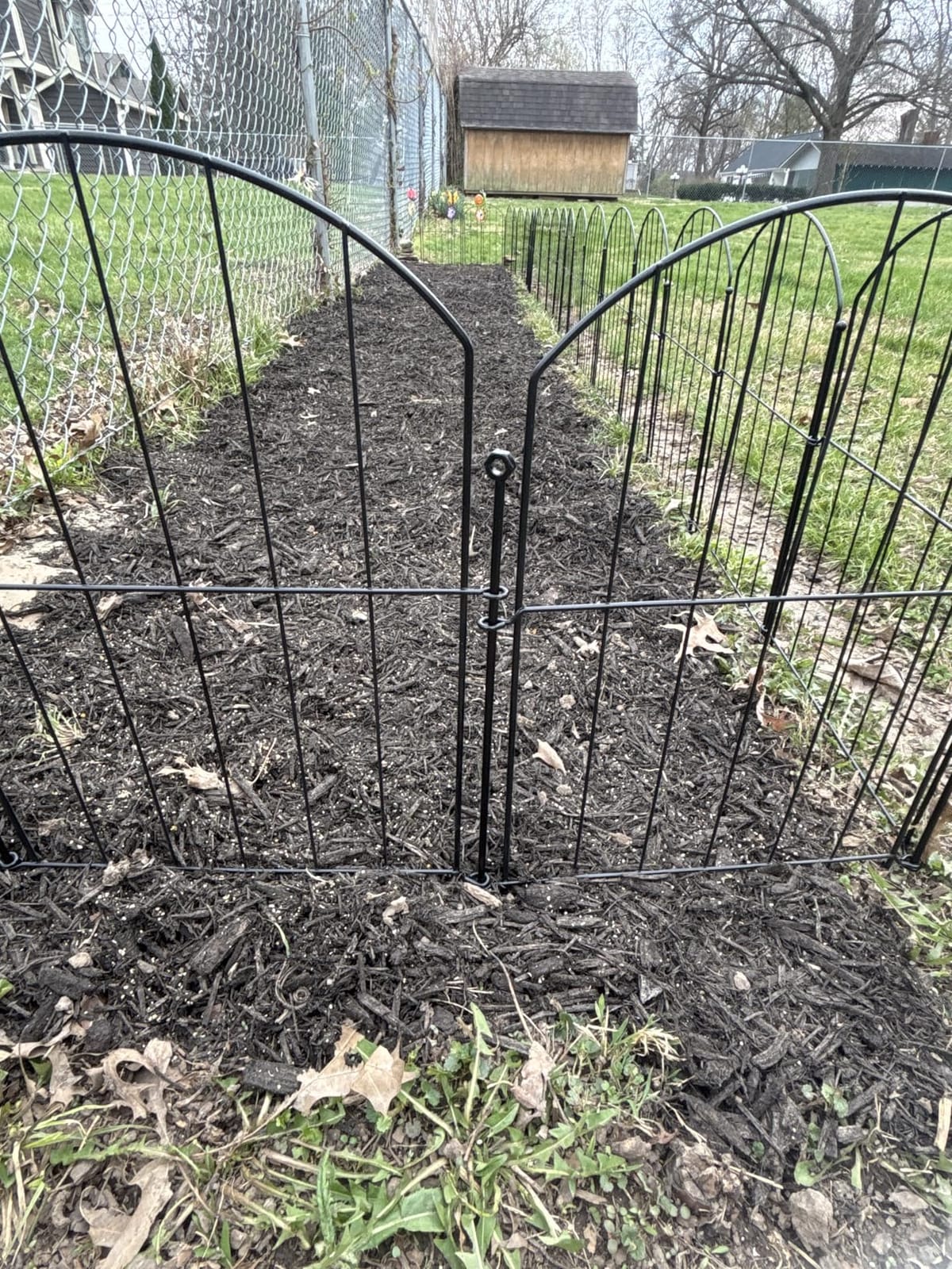 Decorative Garden Fence, 24in (H) x 20ft(L) No Dig Fence | 10 Panels Animal Barrier for Dog, Arched Flower Bed Edging Ornamental Wire Border Fencing customer photo 1