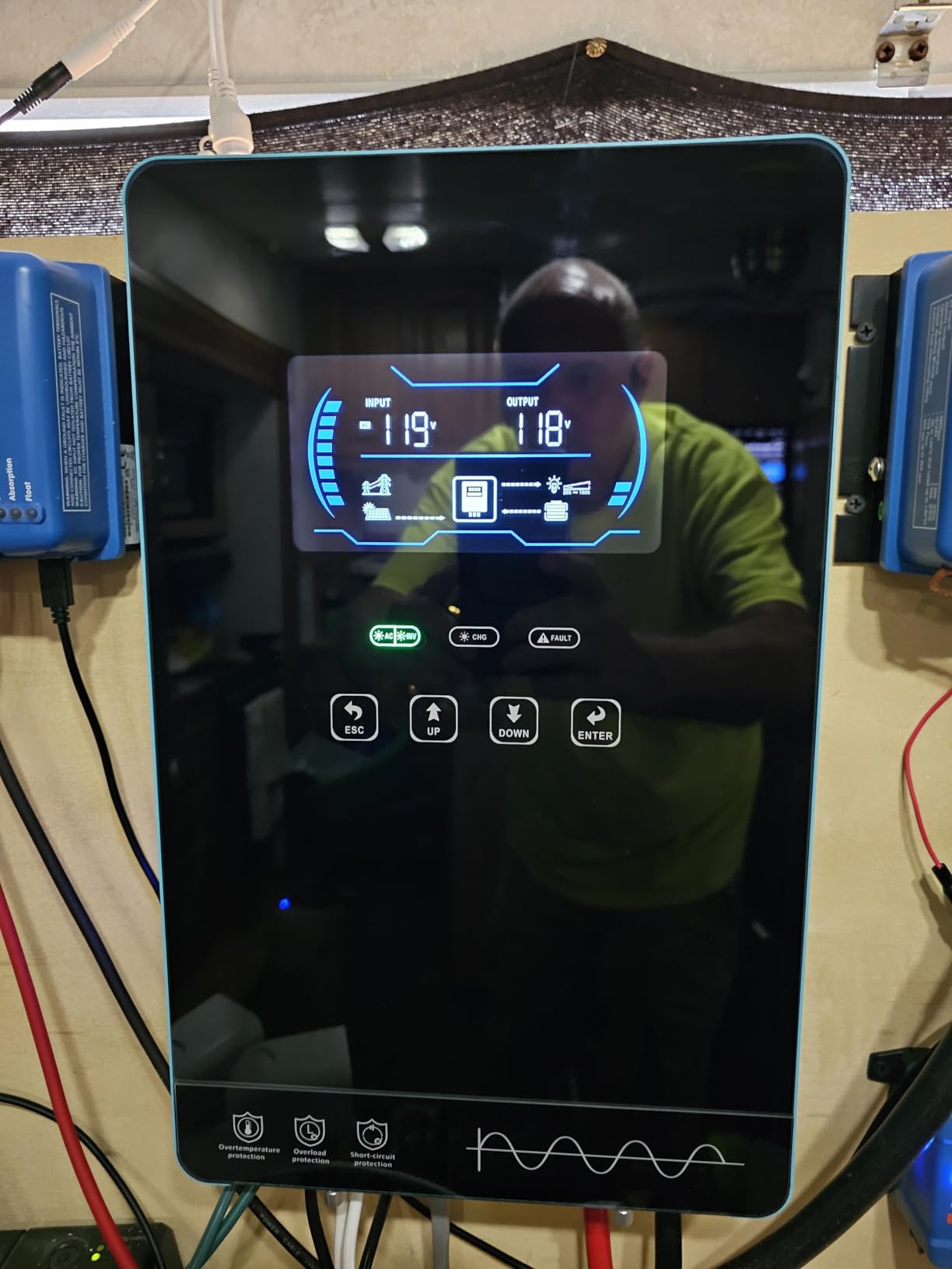Y&H 4000W Hybrid Solar Inverter DC24V 120VAC Pure Sine Wave Output Battery-Free Starting, Built-in 140A MPPT Charger, 6.25