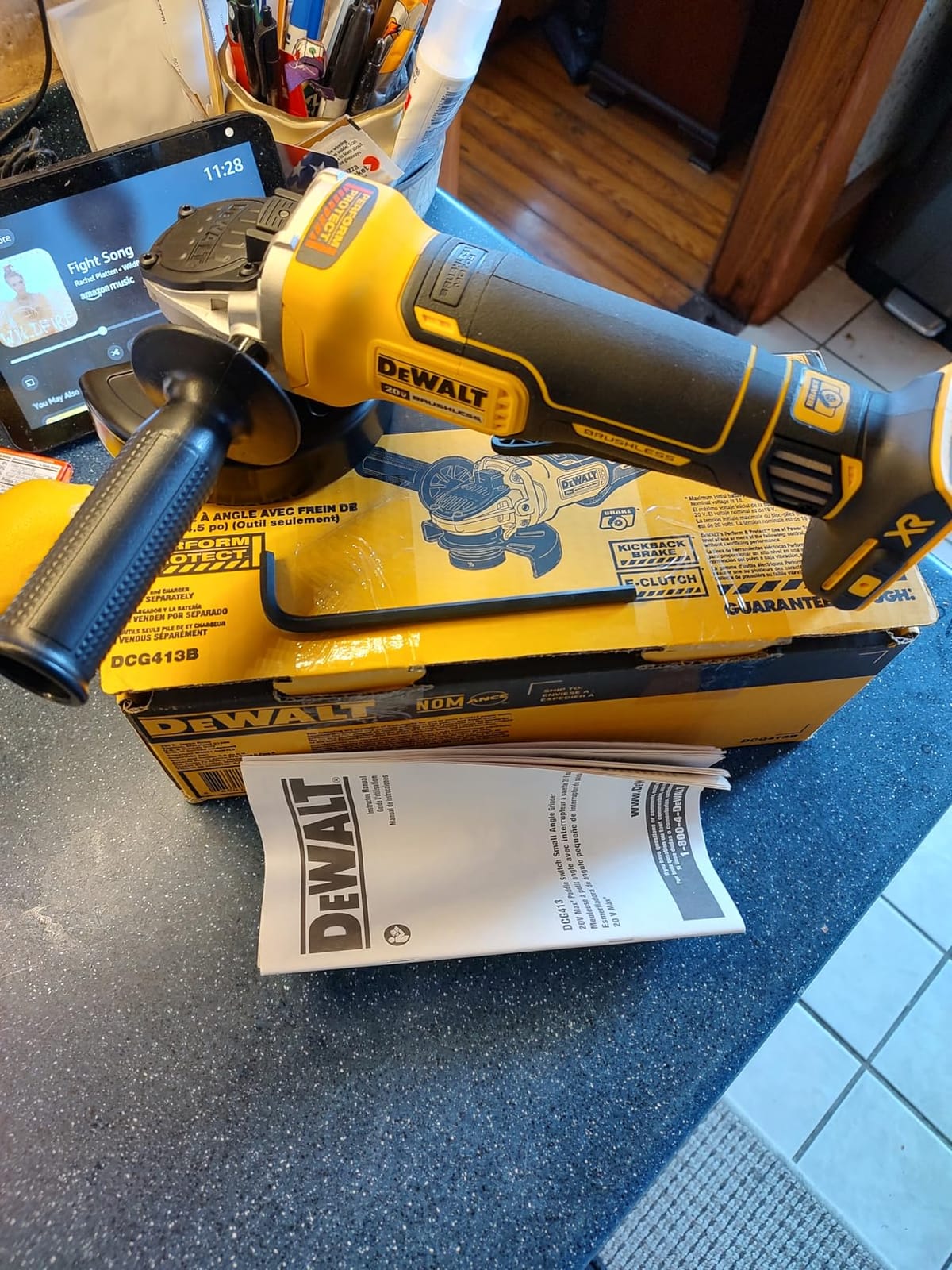 DEWALT 20V MAX Cordless 4 1/2 Inch Paddle-Switch Grinder, Bare Tool Only (DCG408B) customer photo 2