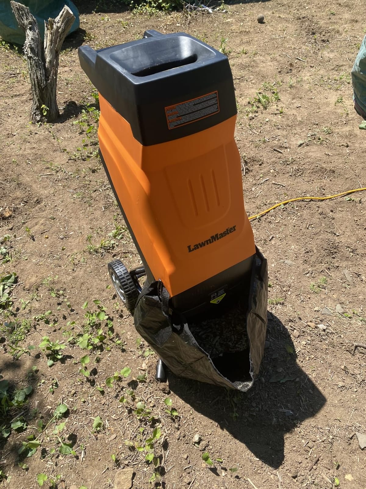 LawnMaster FD1503 Electric Wood Chipper Shredder 15-Amp 1.8-Inch Cutting Diameter Max 14:1 Reduction customer photo 1