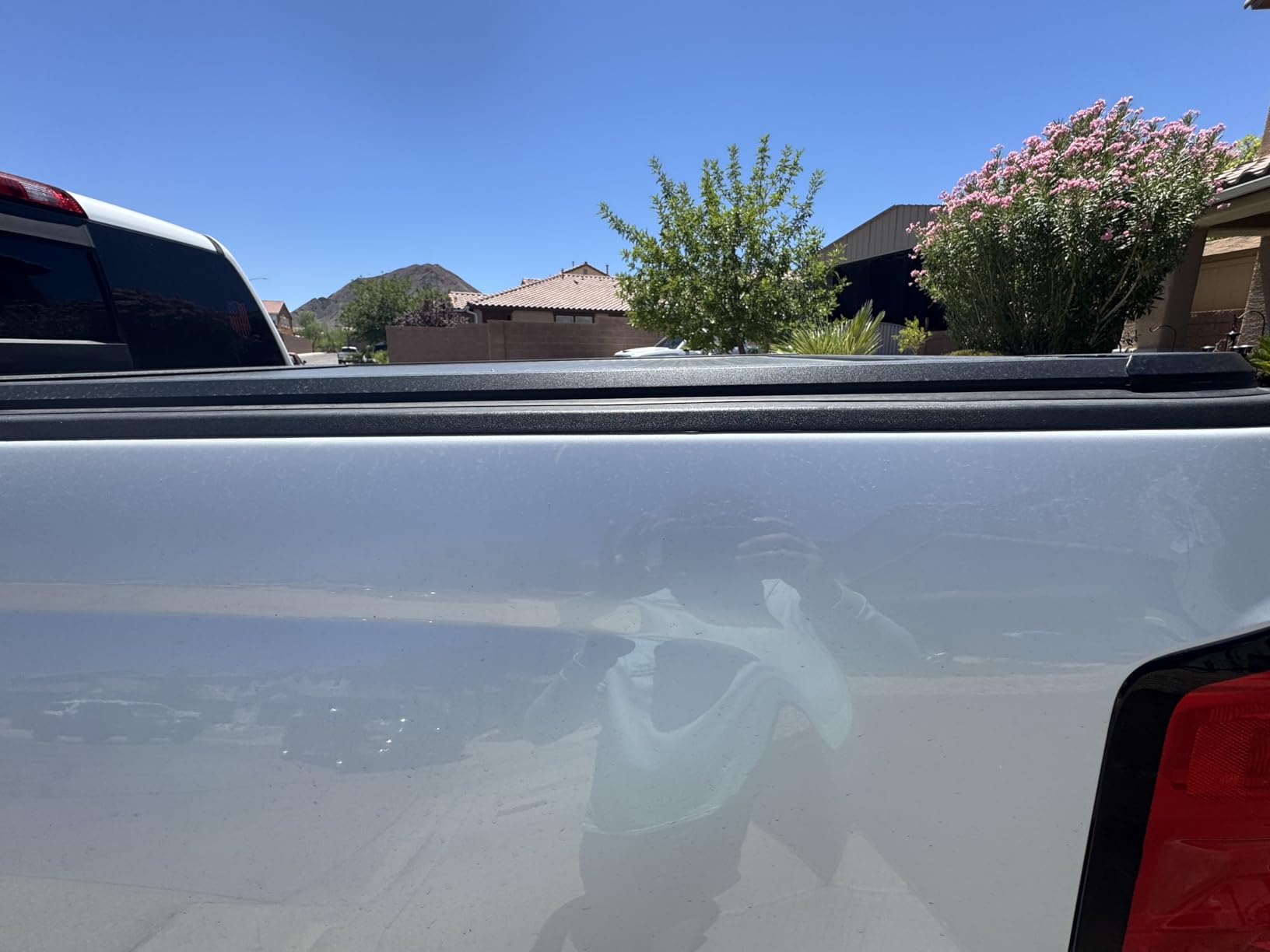 Retractable Hard Tonneau Cover Fits 2014-2026 Chevy Silverado 1500 & GMC Sierra 1500 Short Bed 5.8 Ft (69.3